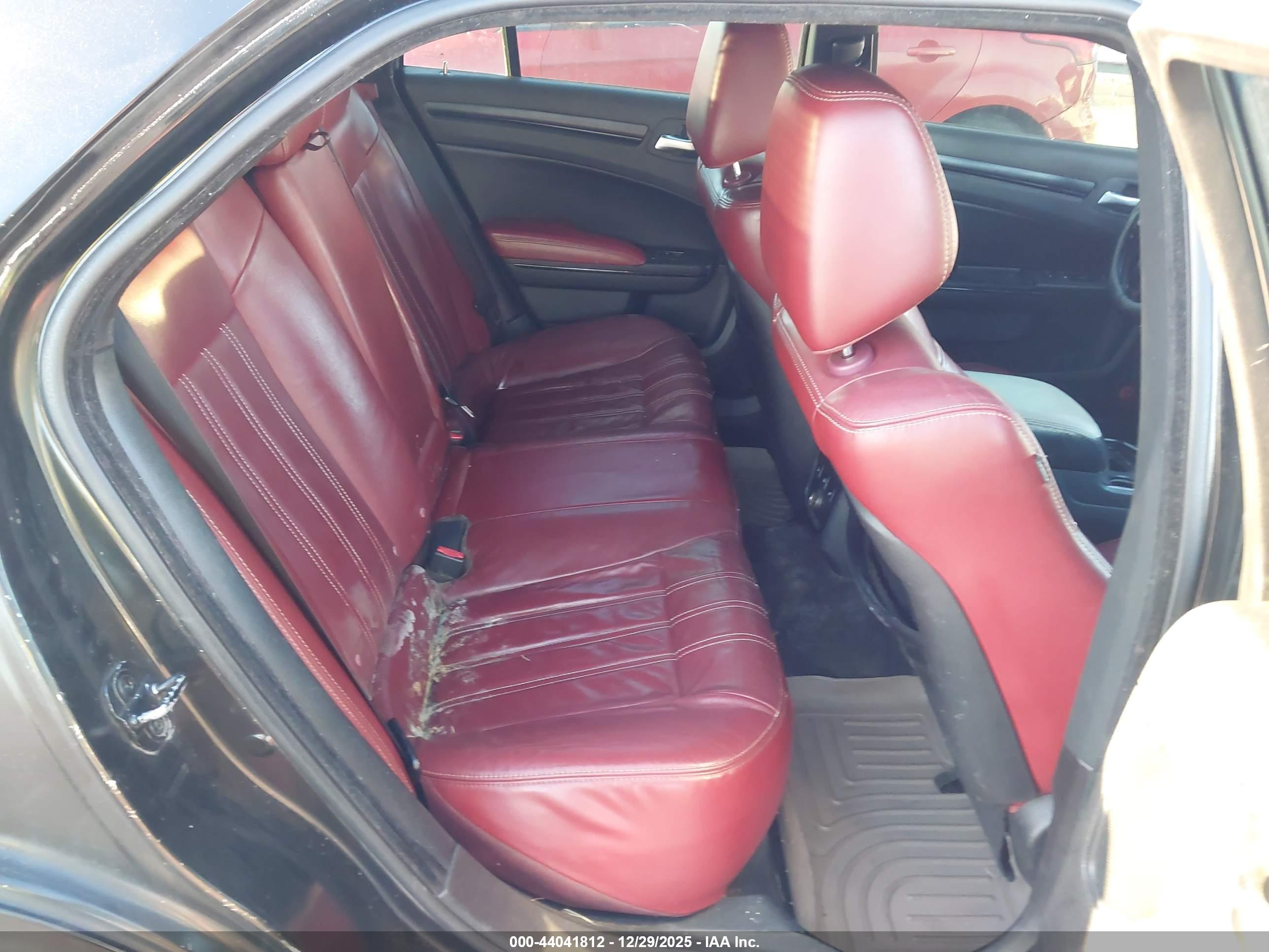 CHRYSLER 300 image 8