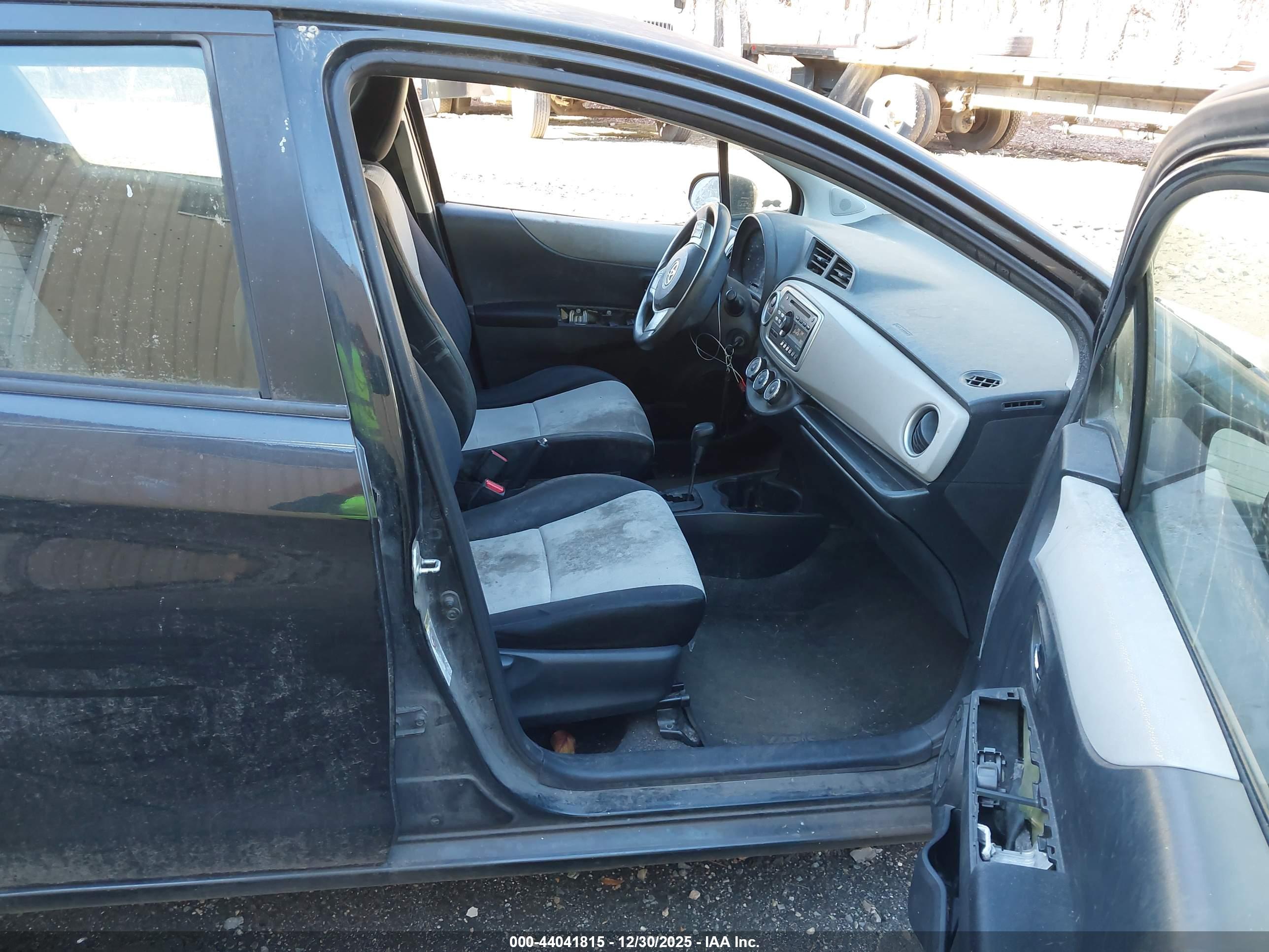 TOYOTA YARIS image 5