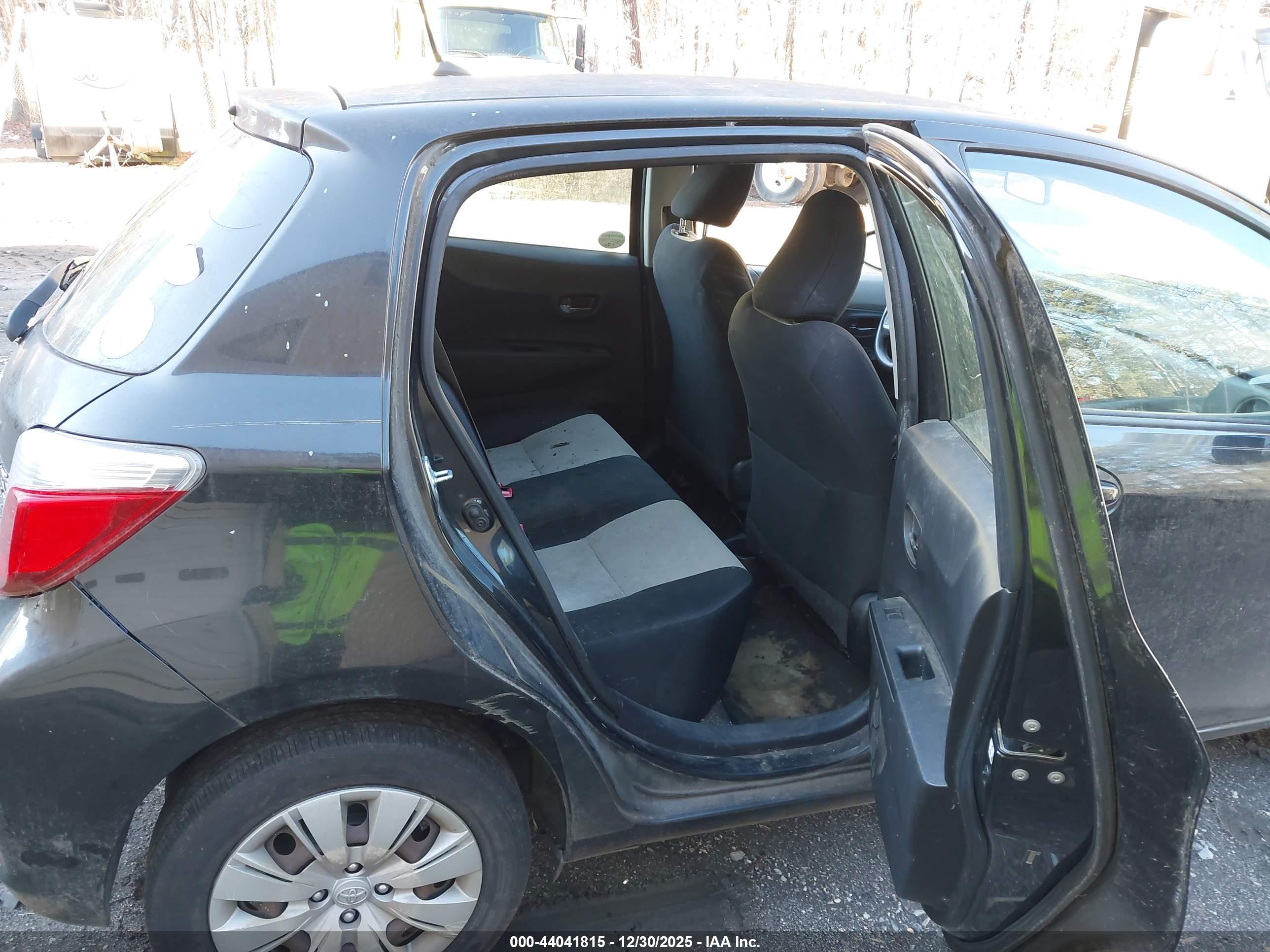 TOYOTA YARIS image 8