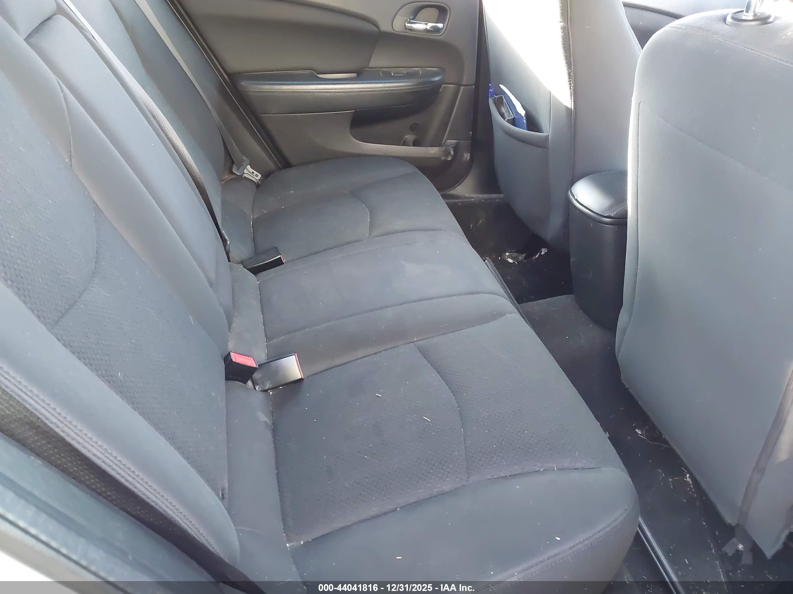 CHRYSLER 200 image 8