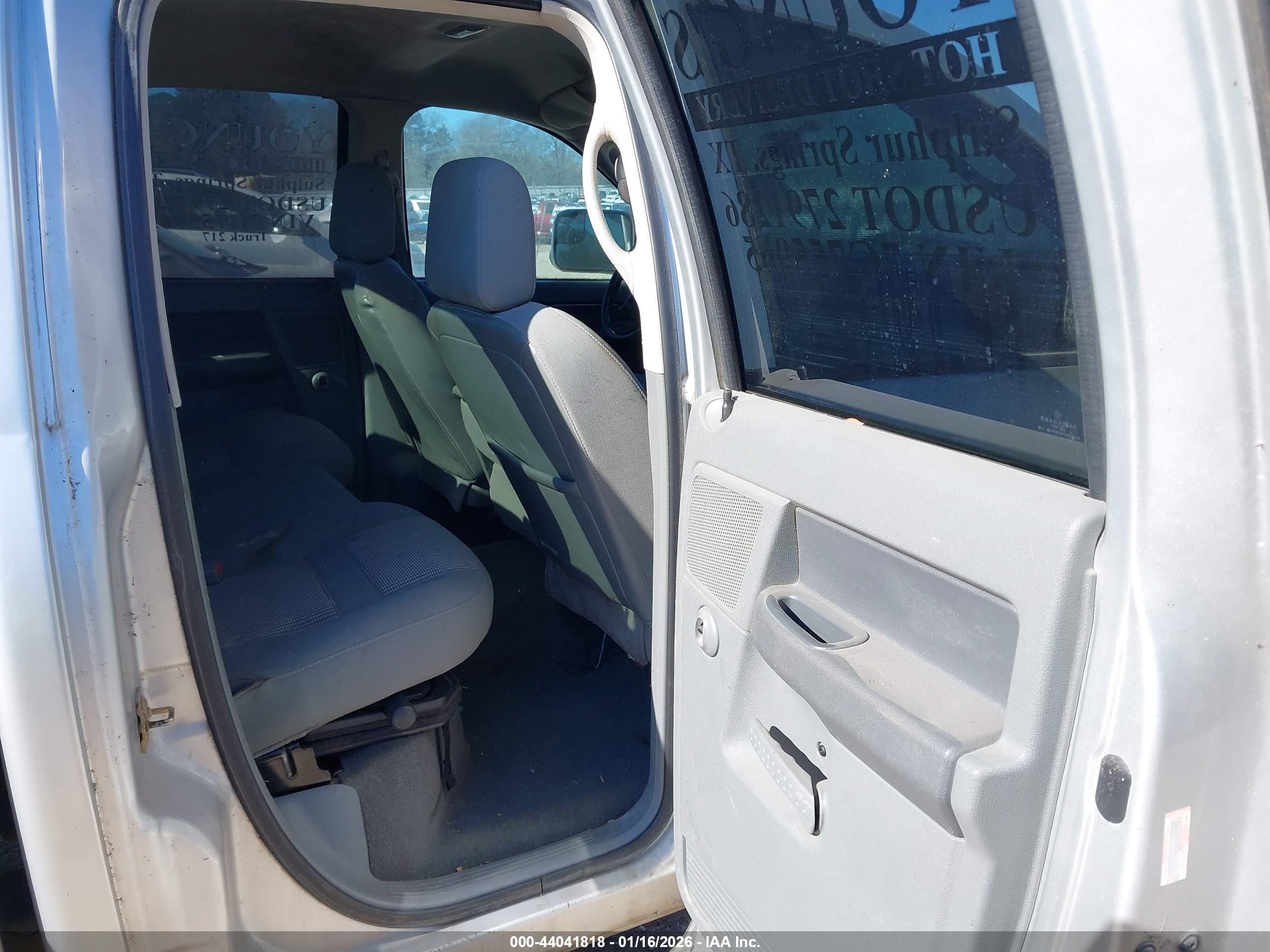 DODGE RAM image 7
