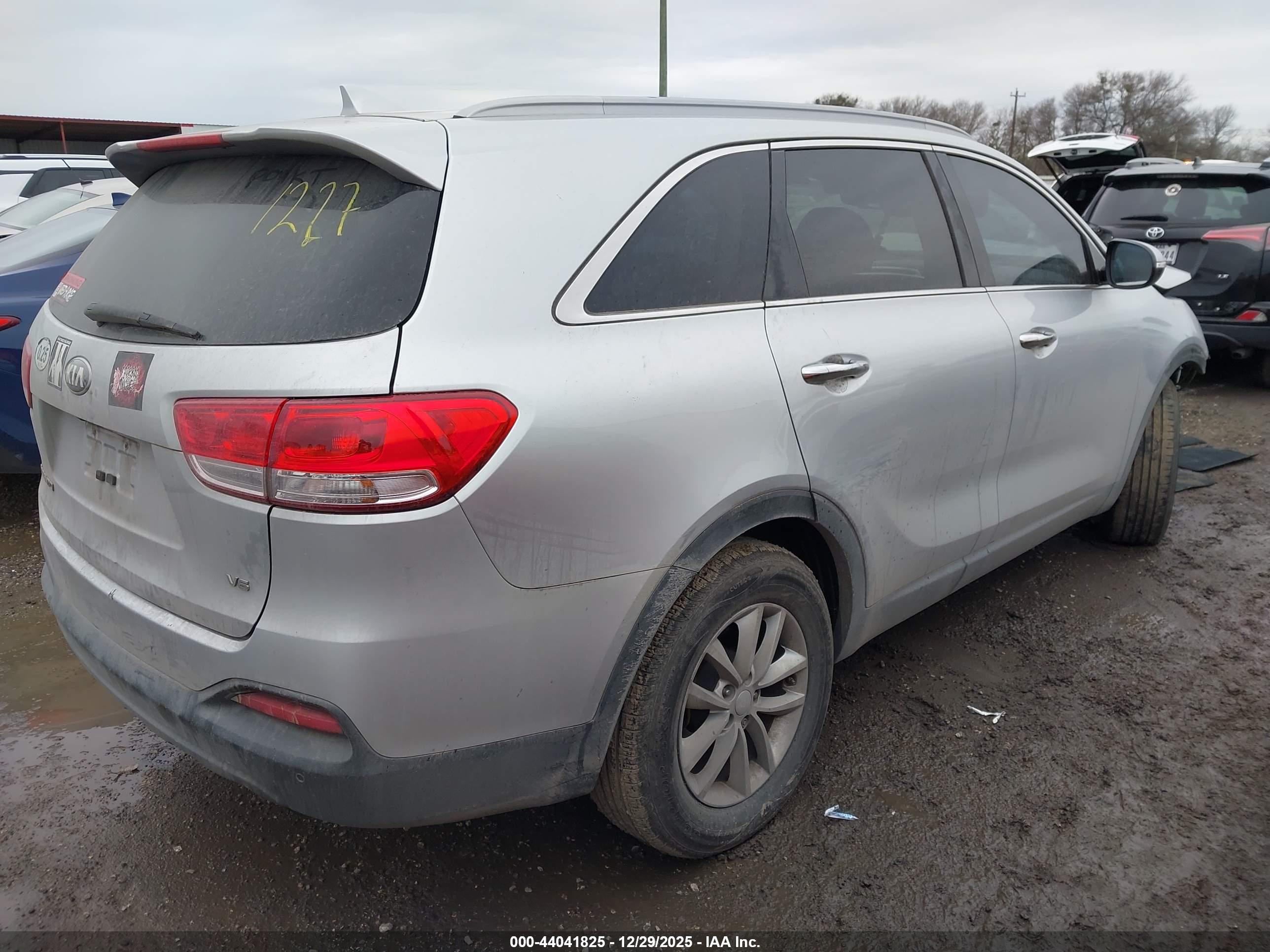 KIA SORENTO image 4