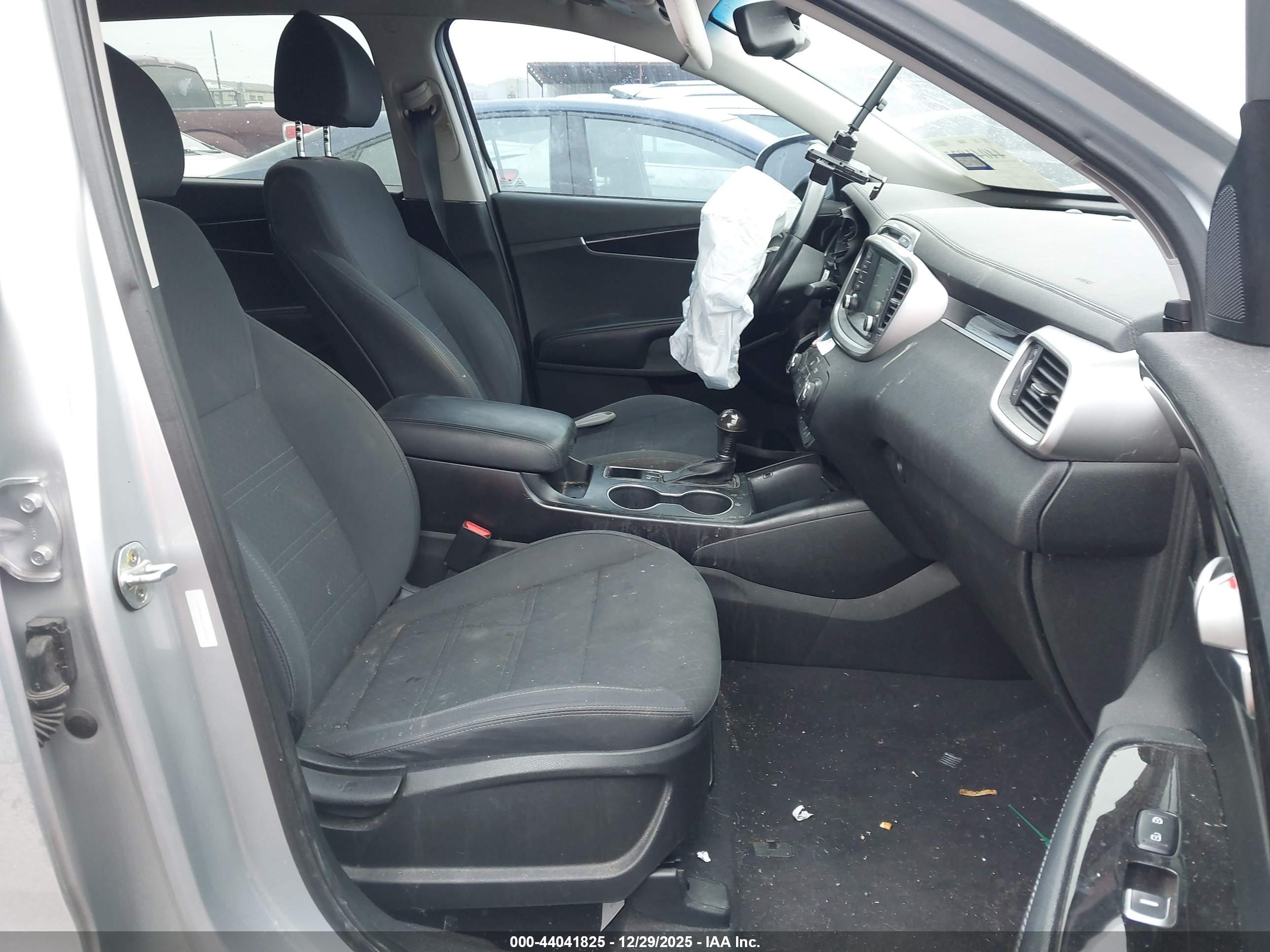 KIA SORENTO image 5