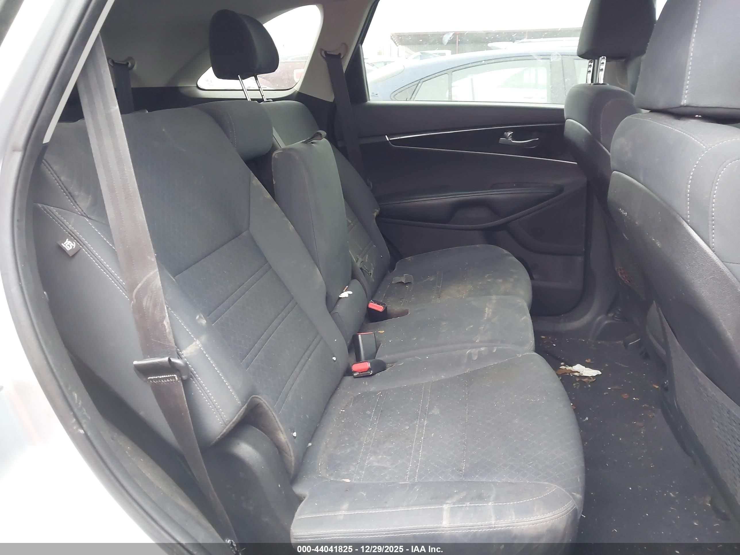 KIA SORENTO image 8