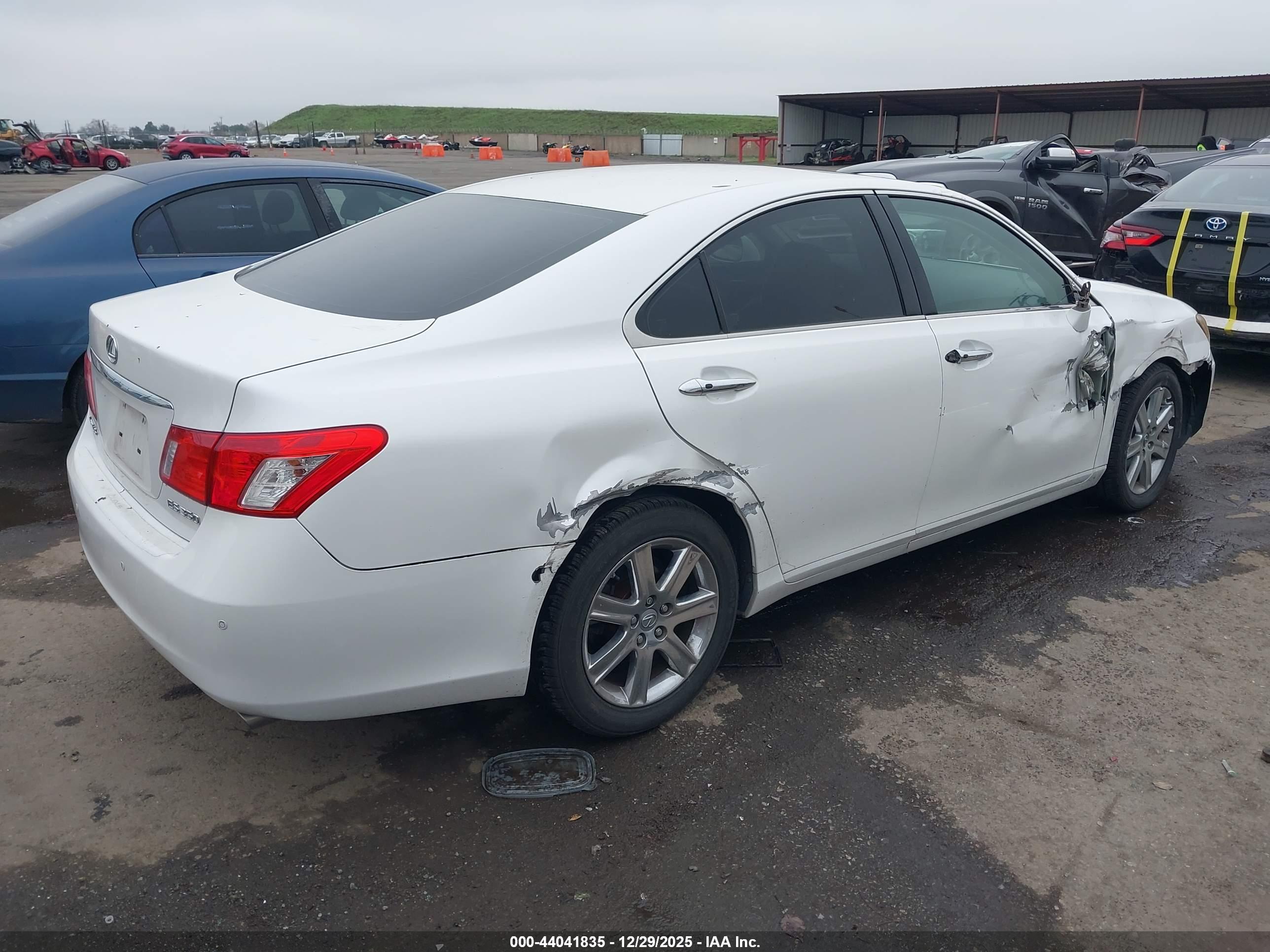 LEXUS ES image 4