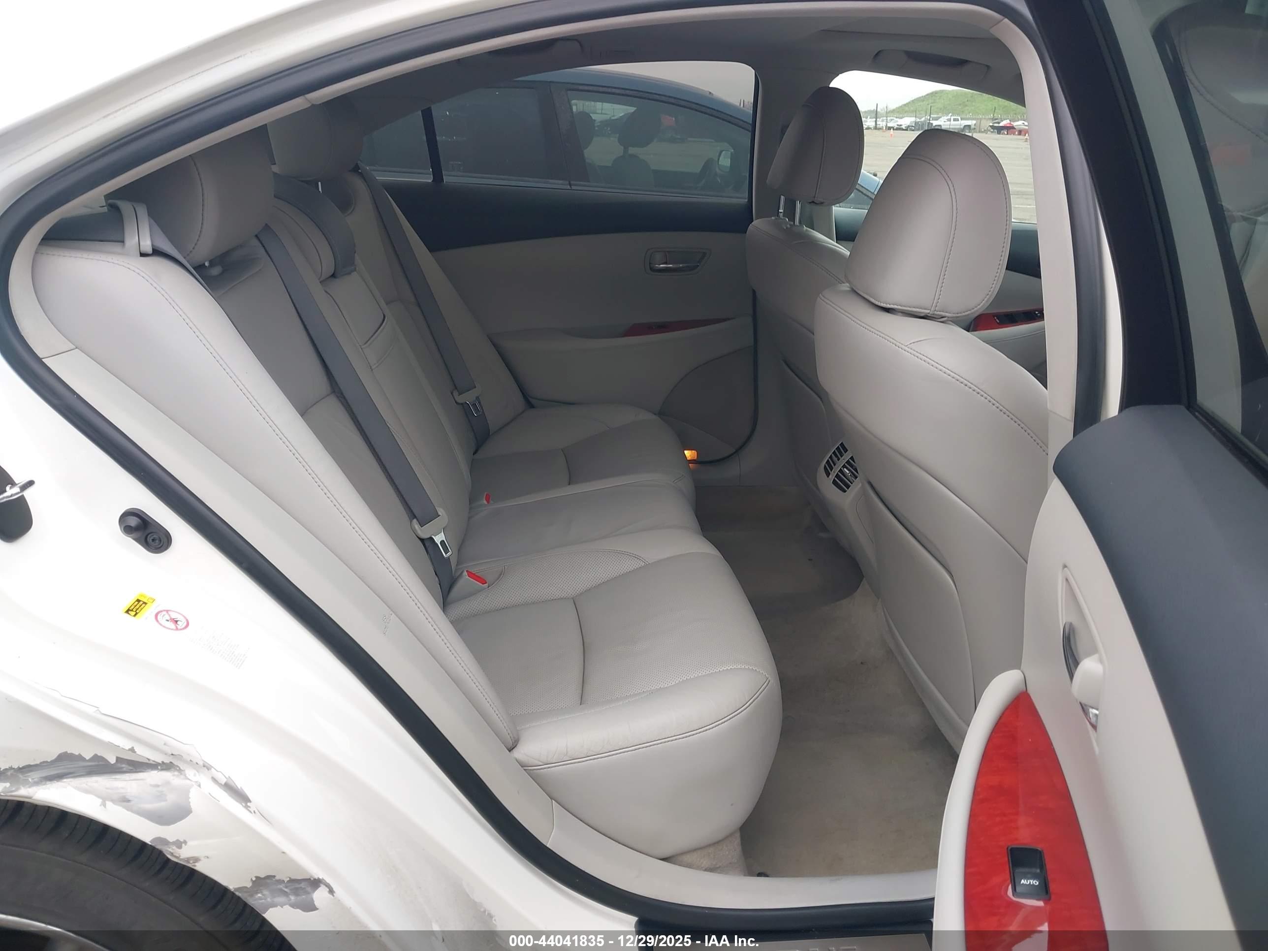 LEXUS ES image 8