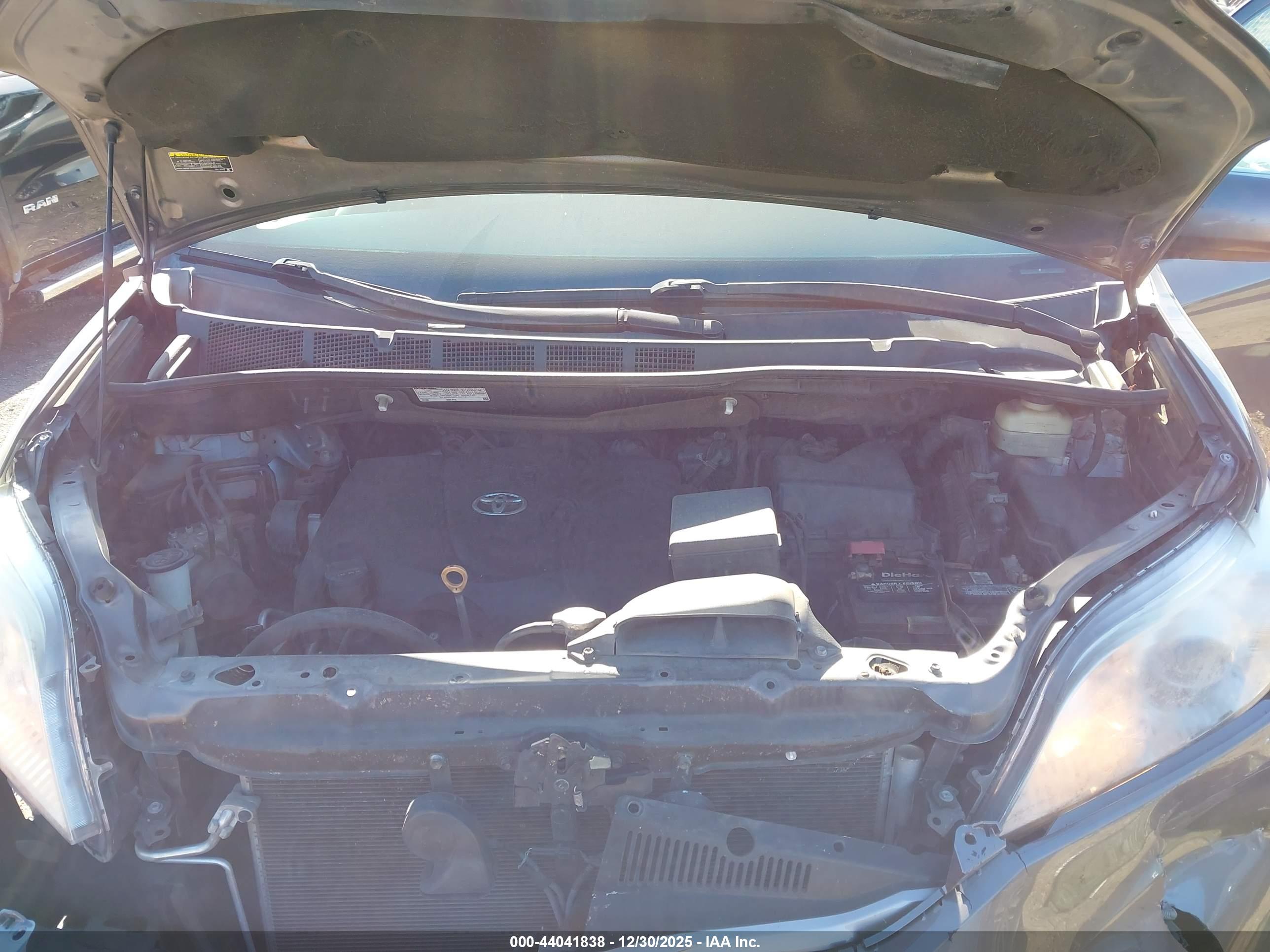 TOYOTA SIENNA image 10