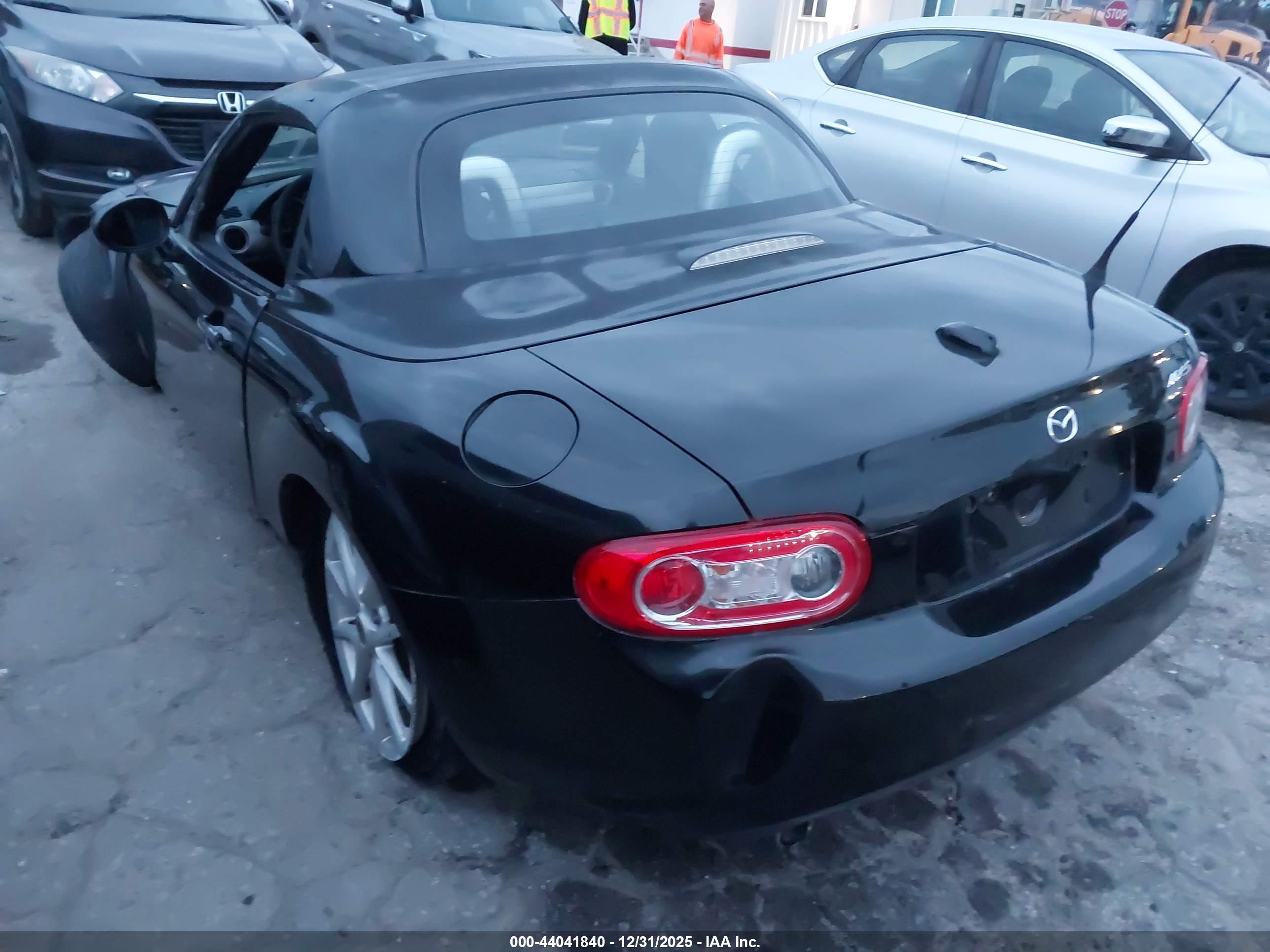 MAZDA MX-5 image 3