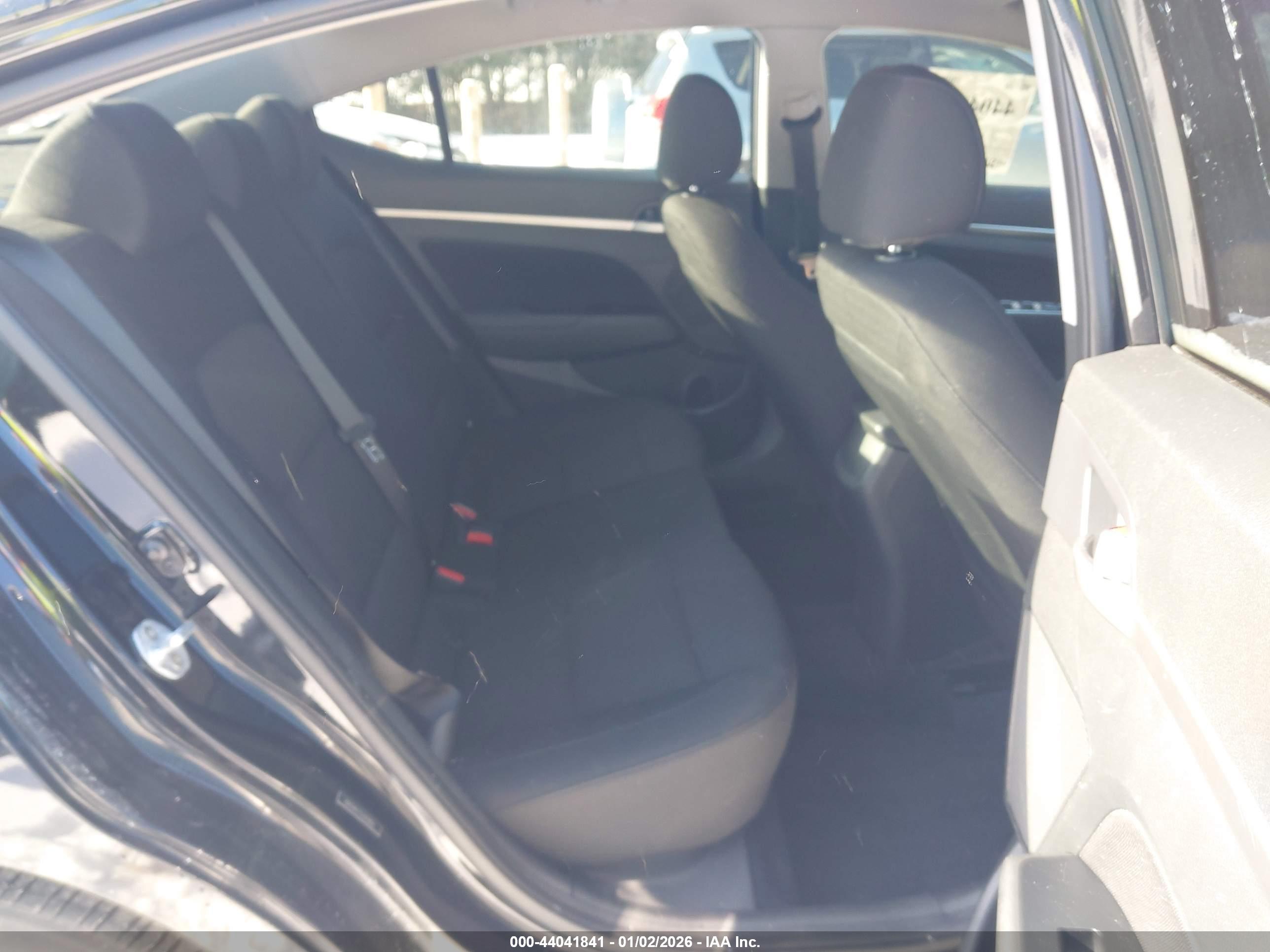 HYUNDAI ELANTRA image 8