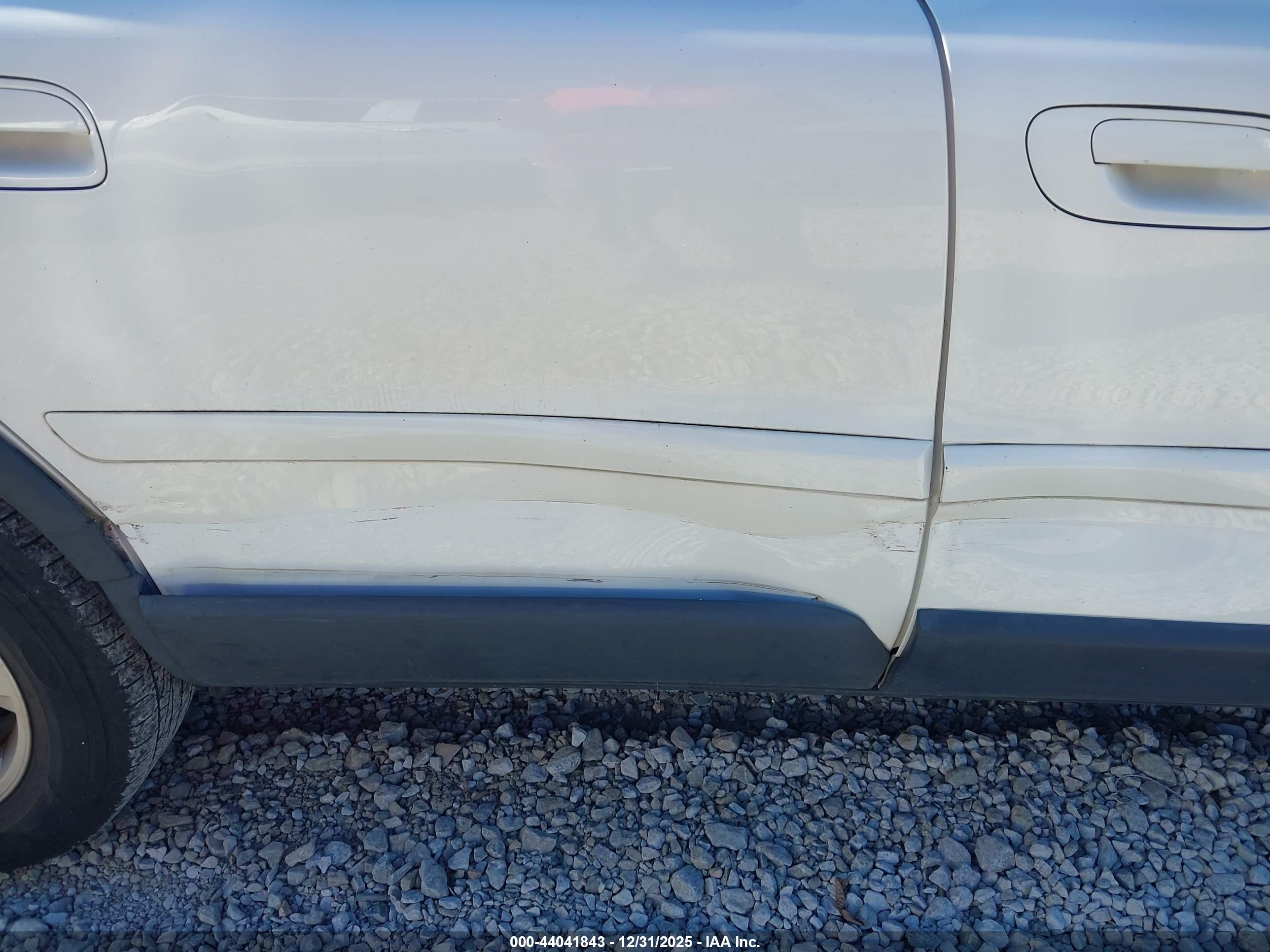 VOLVO XC70 image 6