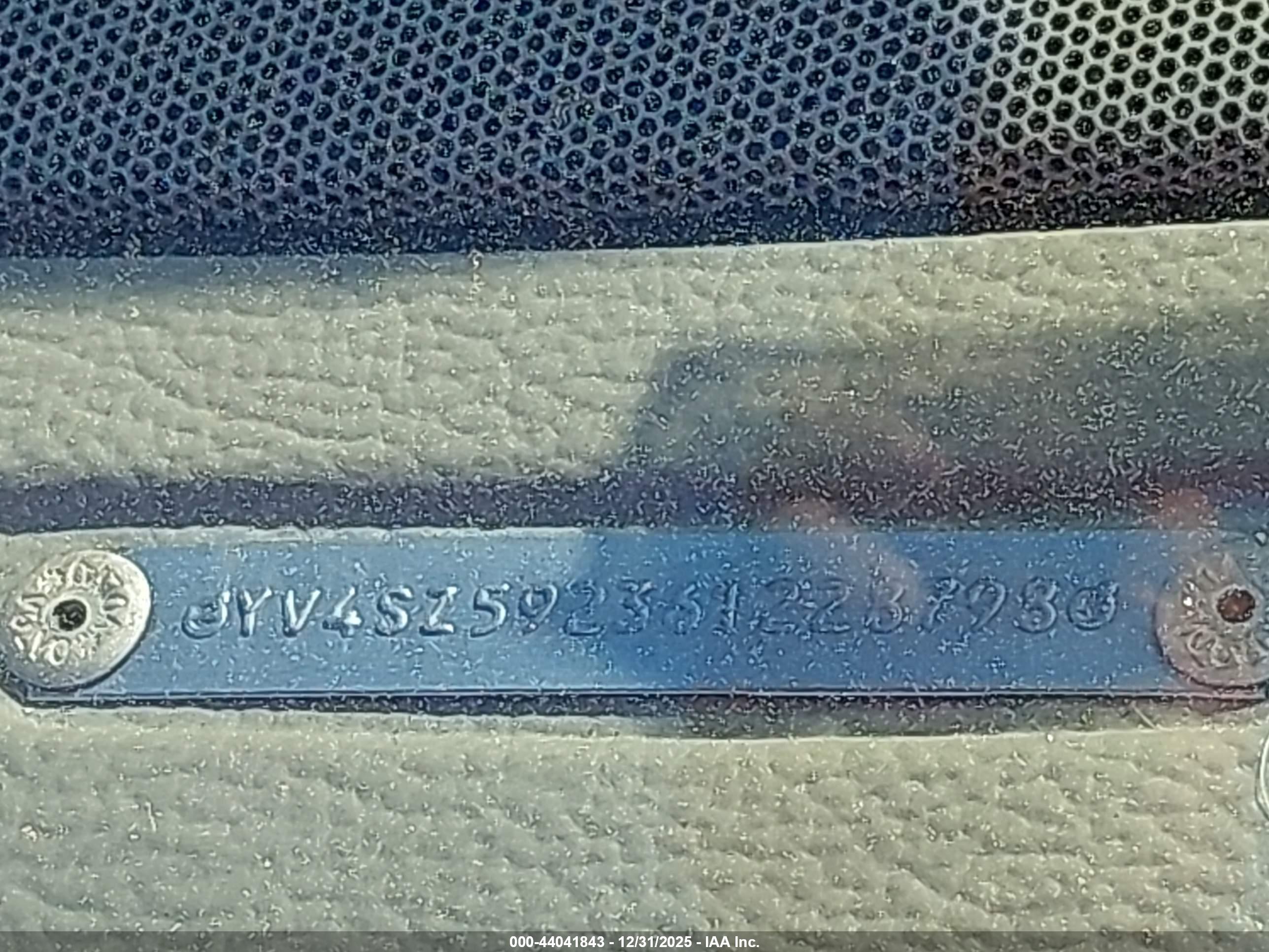 VOLVO XC70 image 9