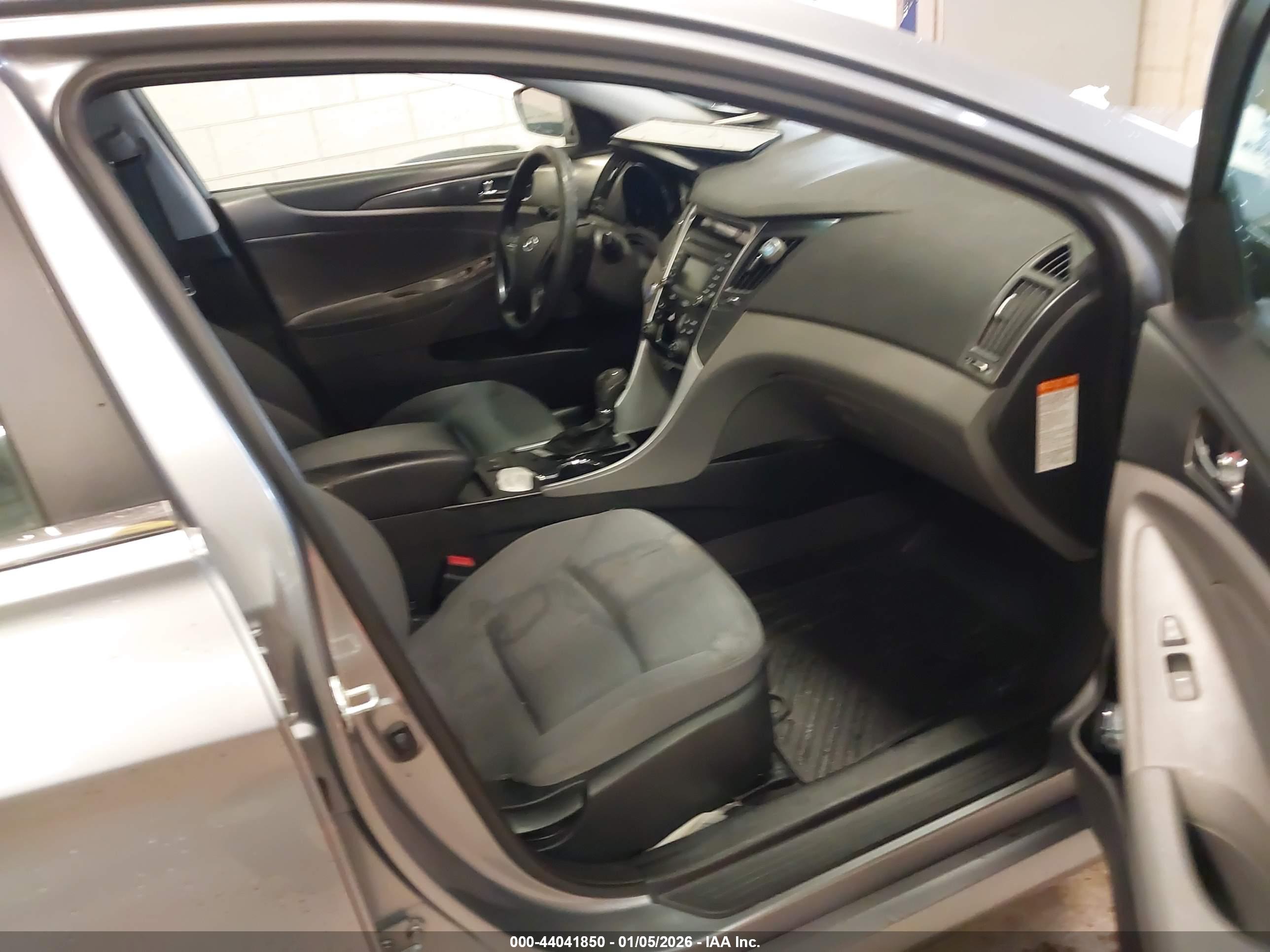 HYUNDAI SONATA image 5