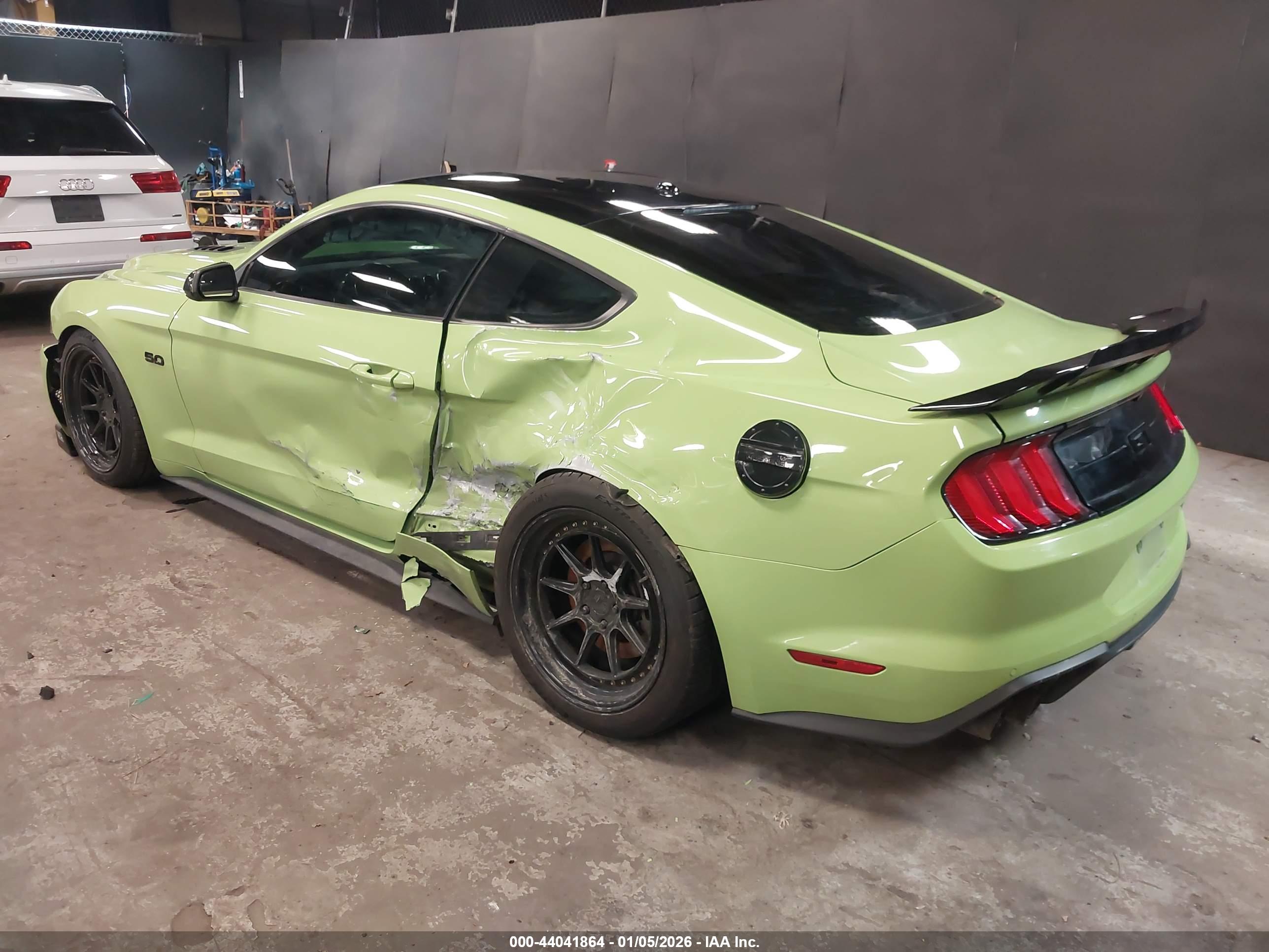 FORD MUSTANG image 3