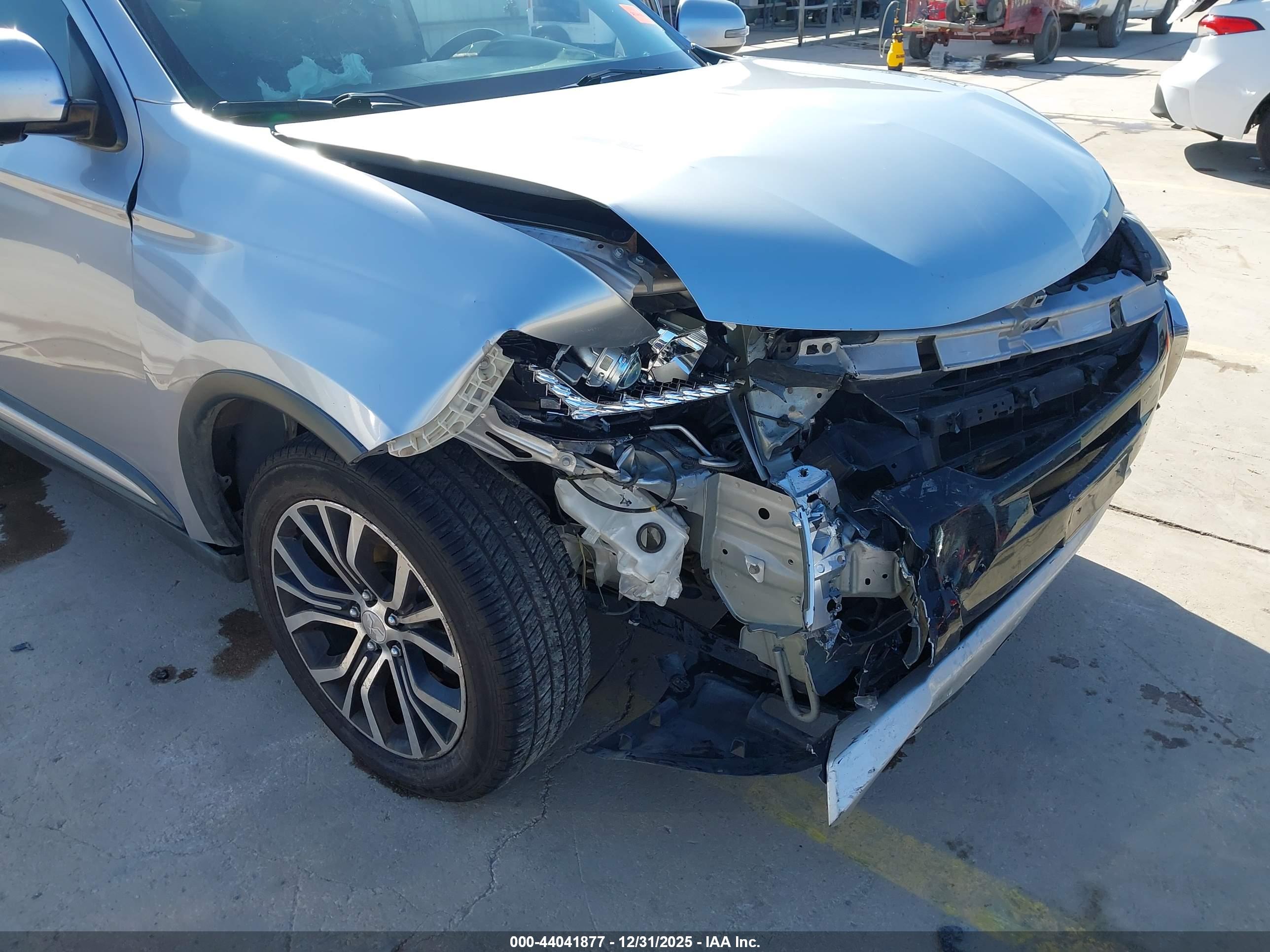 MITSUBISHI OUTLANDER image 6