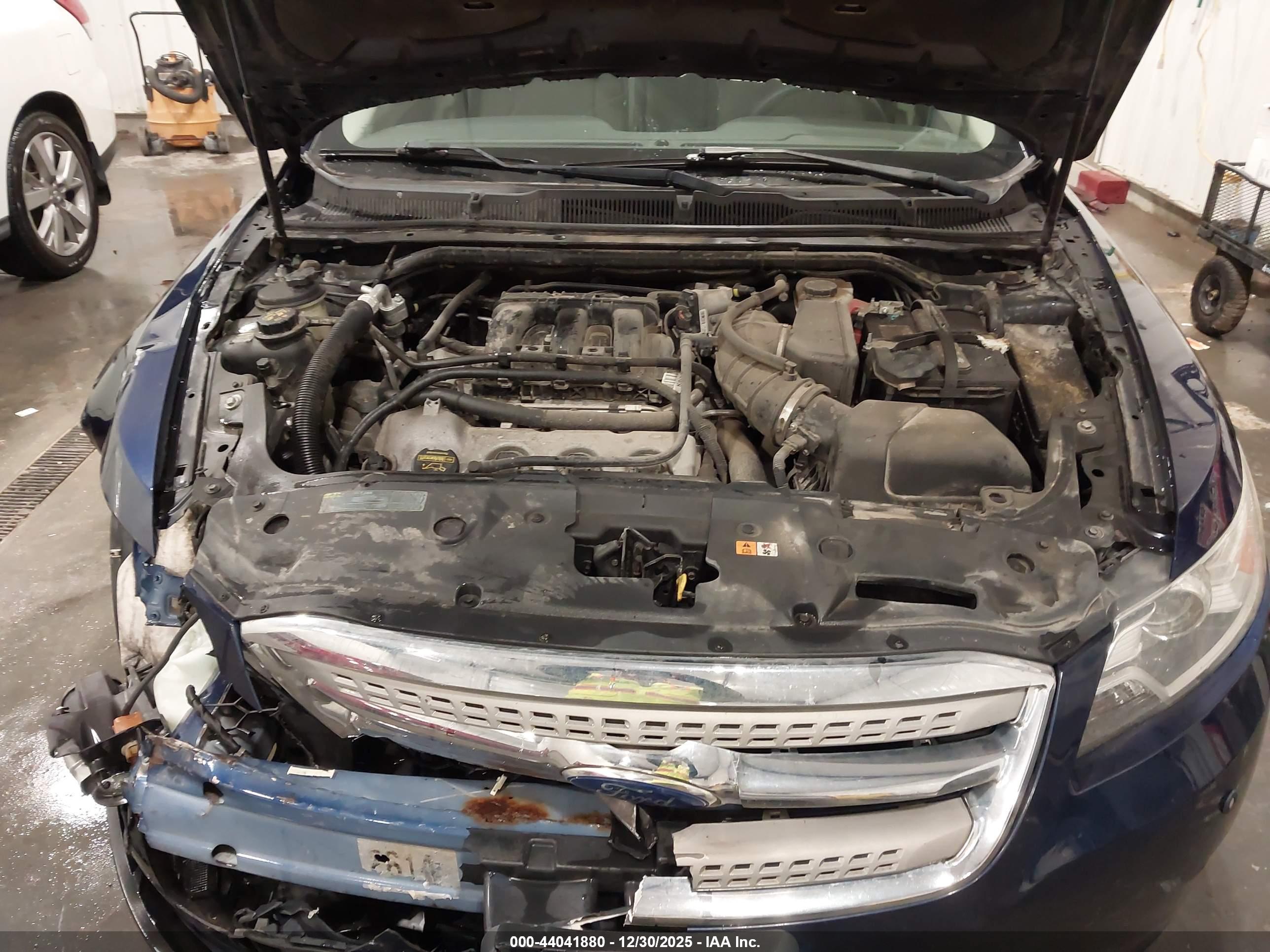 FORD TAURUS image 10