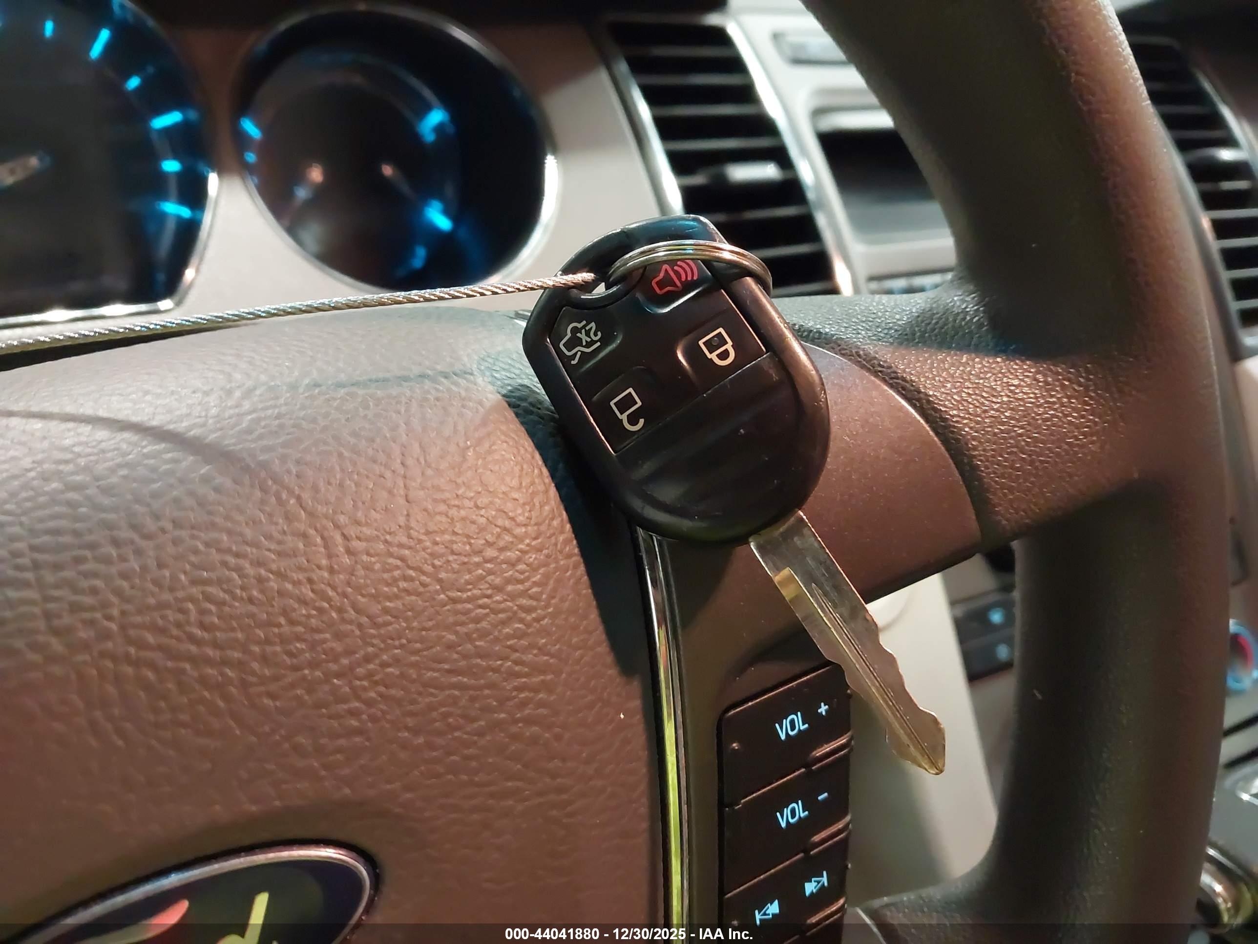 FORD TAURUS image 11
