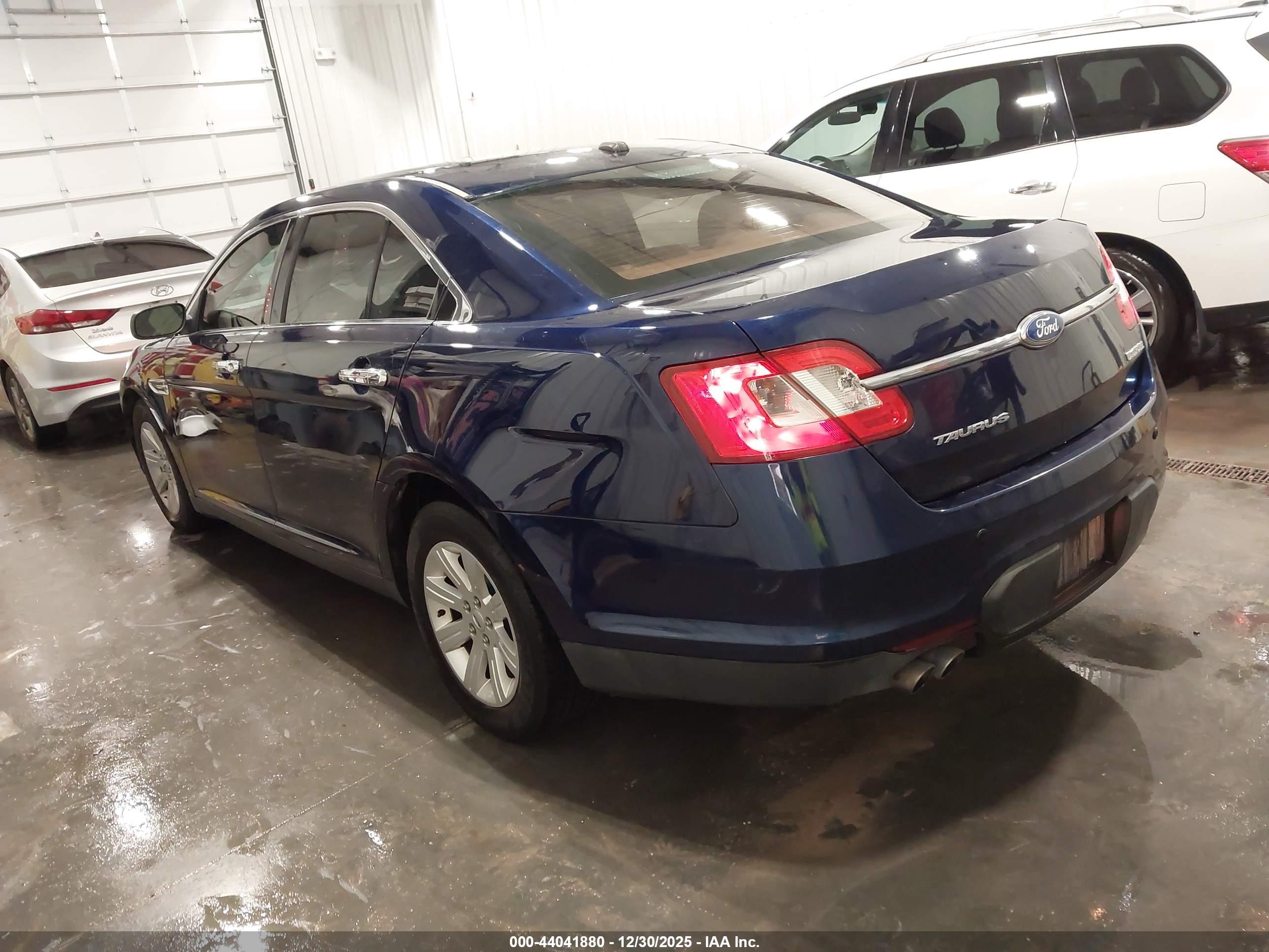 FORD TAURUS image 3