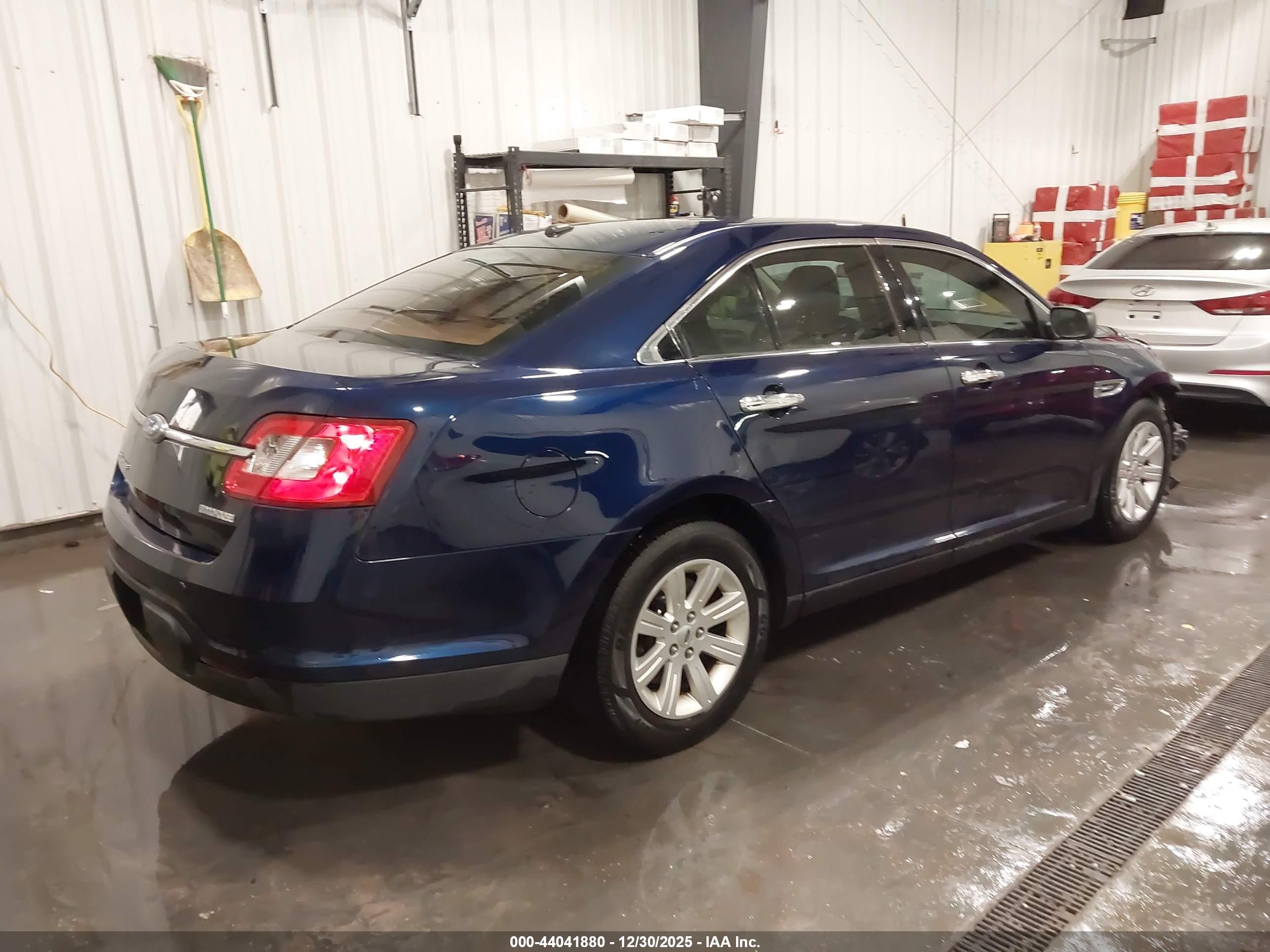 FORD TAURUS image 4