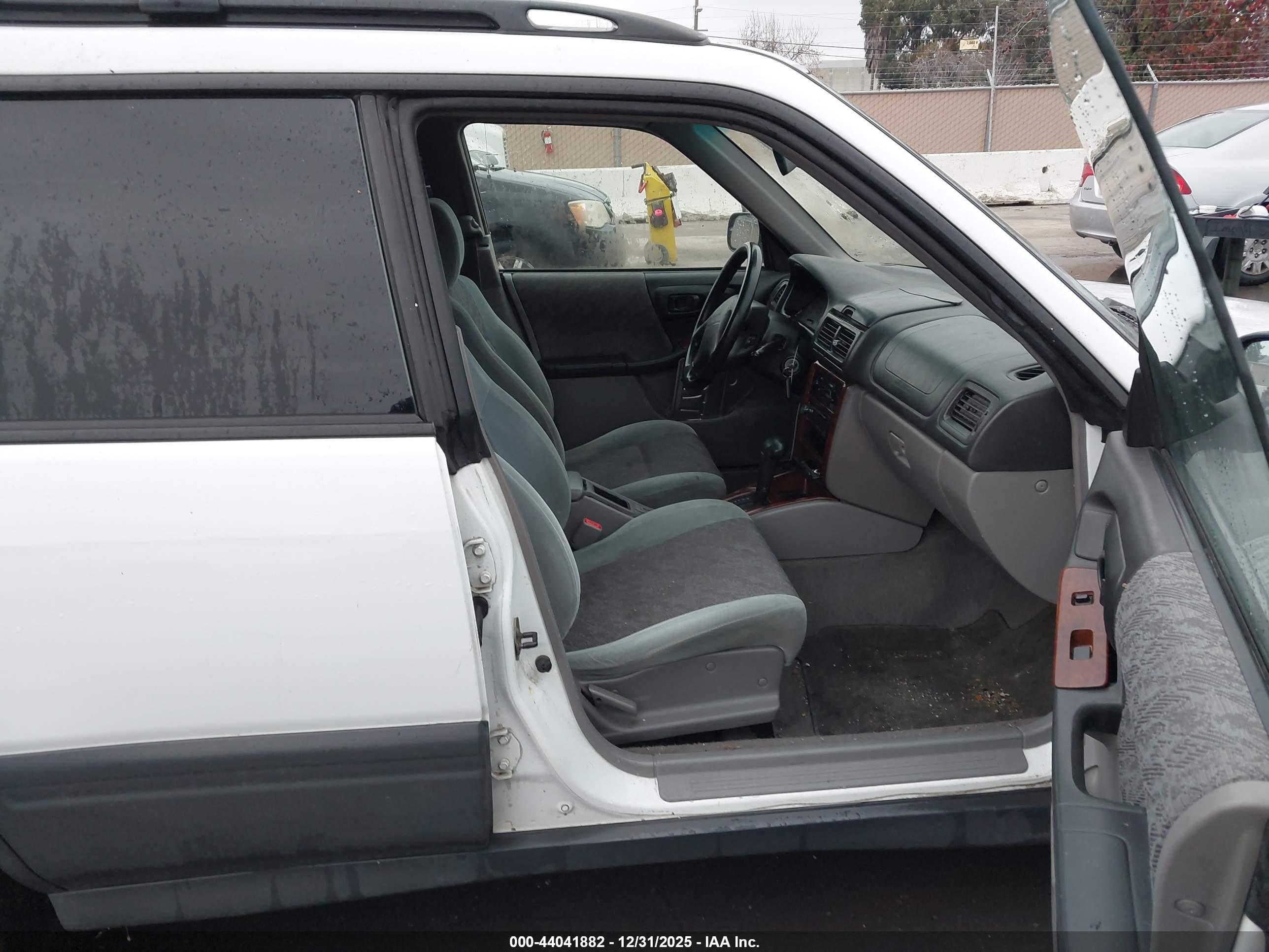 SUBARU FORESTER image 5