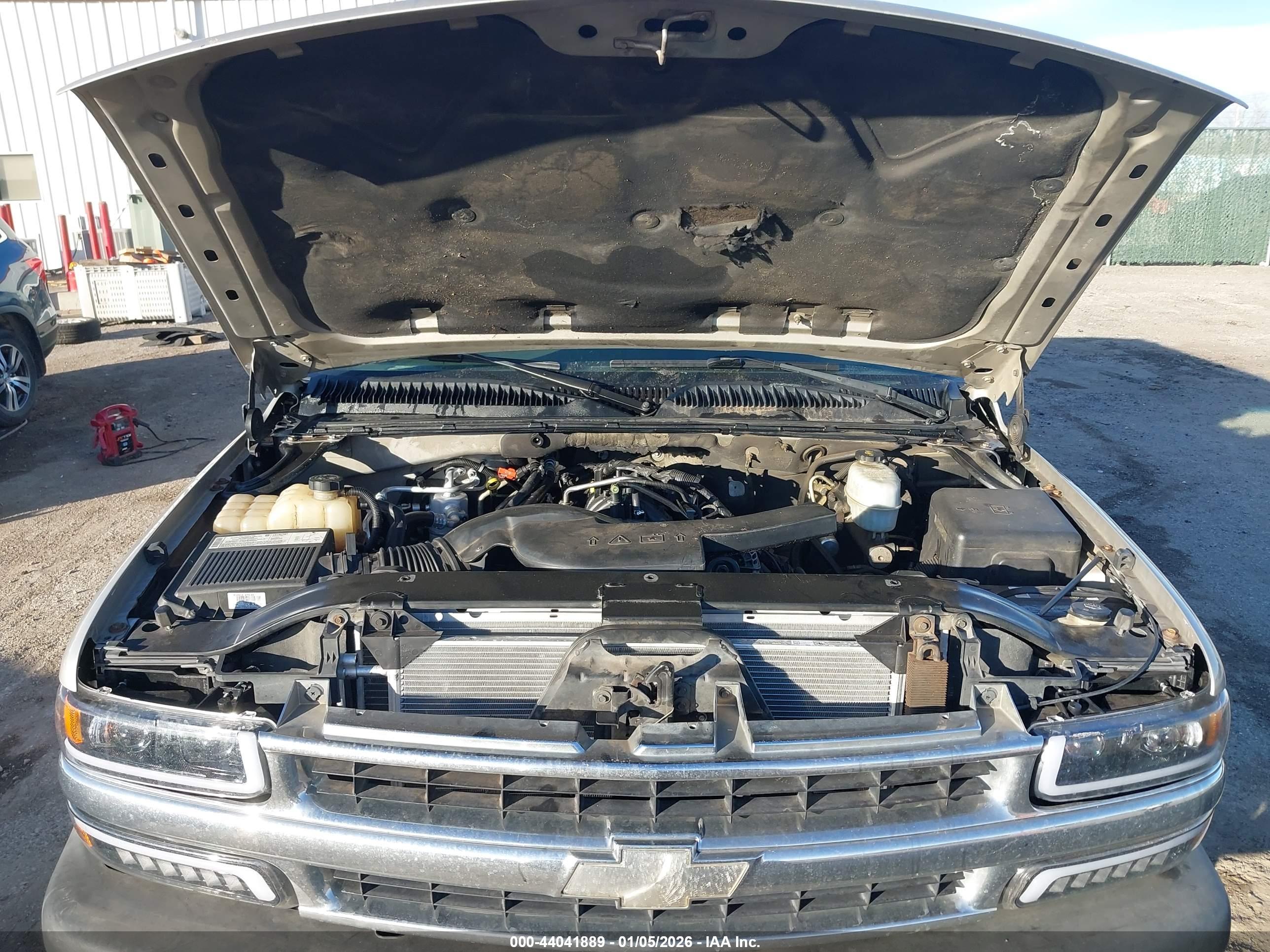 CHEVROLET SUBURBAN image 10