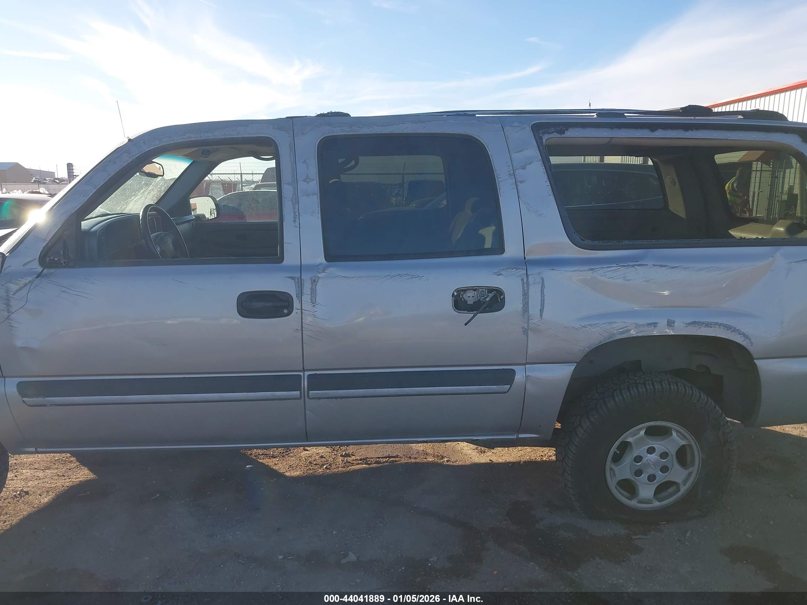 CHEVROLET SUBURBAN image 6