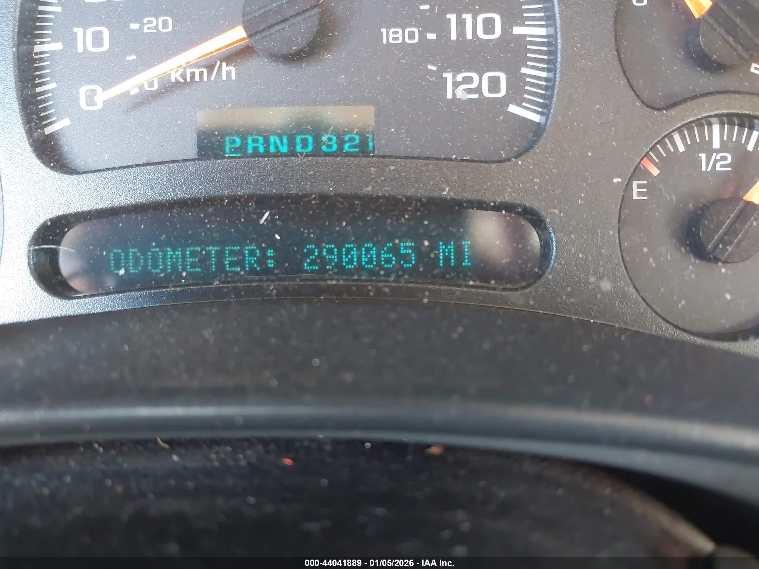 CHEVROLET SUBURBAN image 7