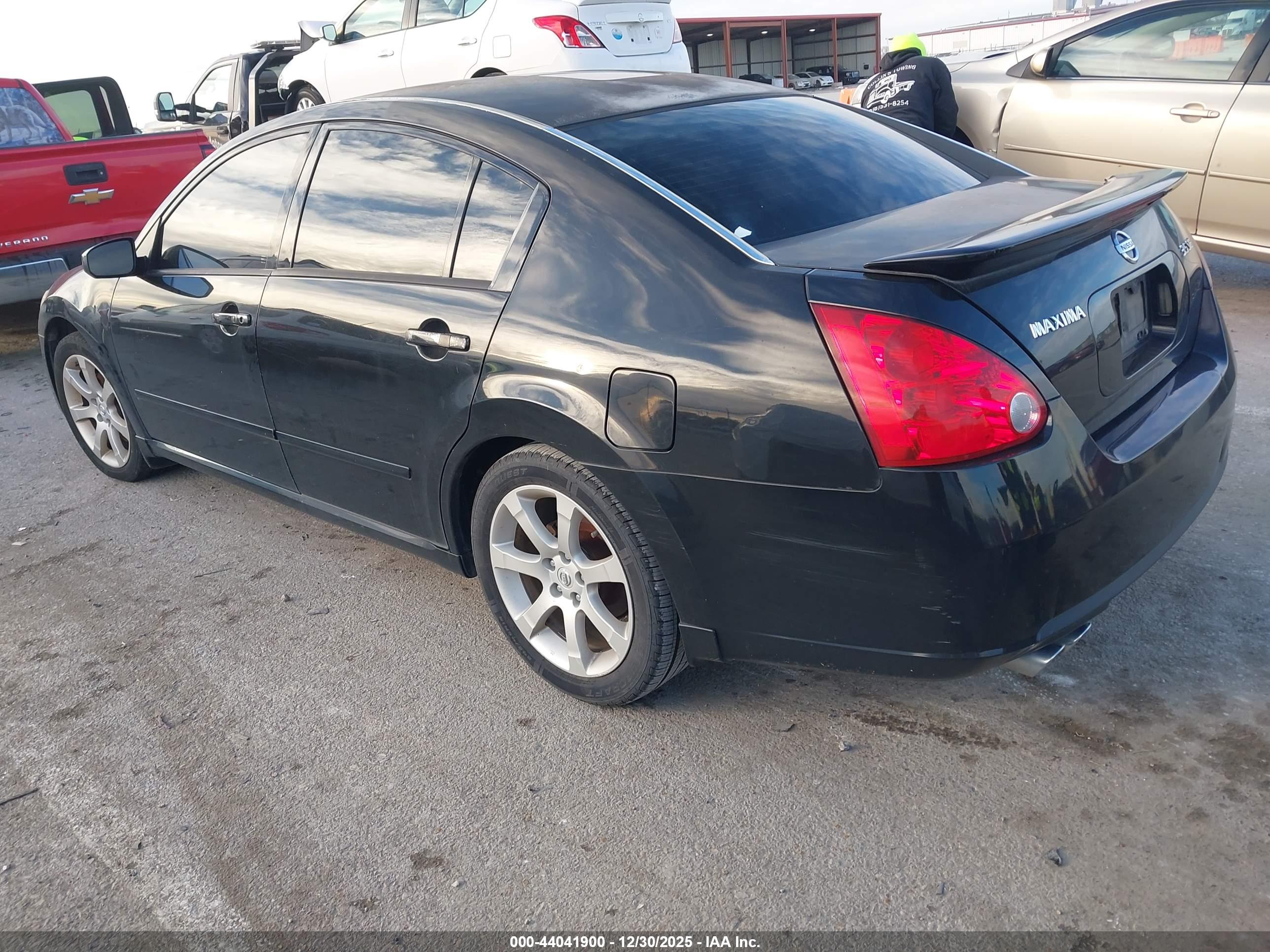 NISSAN MAXIMA image 3