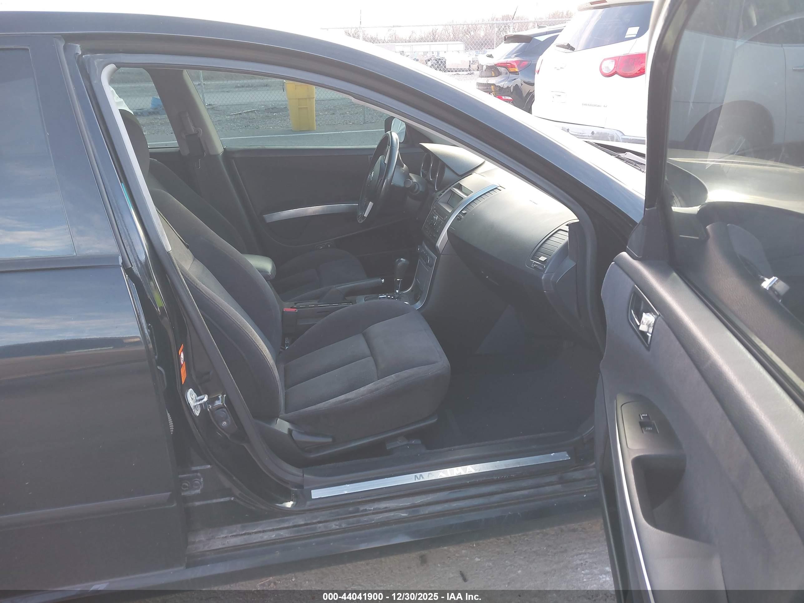 NISSAN MAXIMA image 5