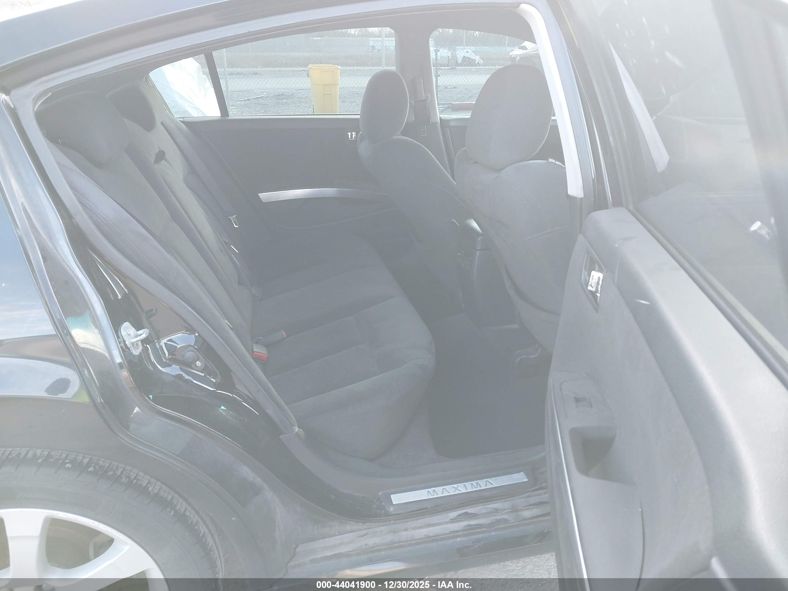 NISSAN MAXIMA image 8