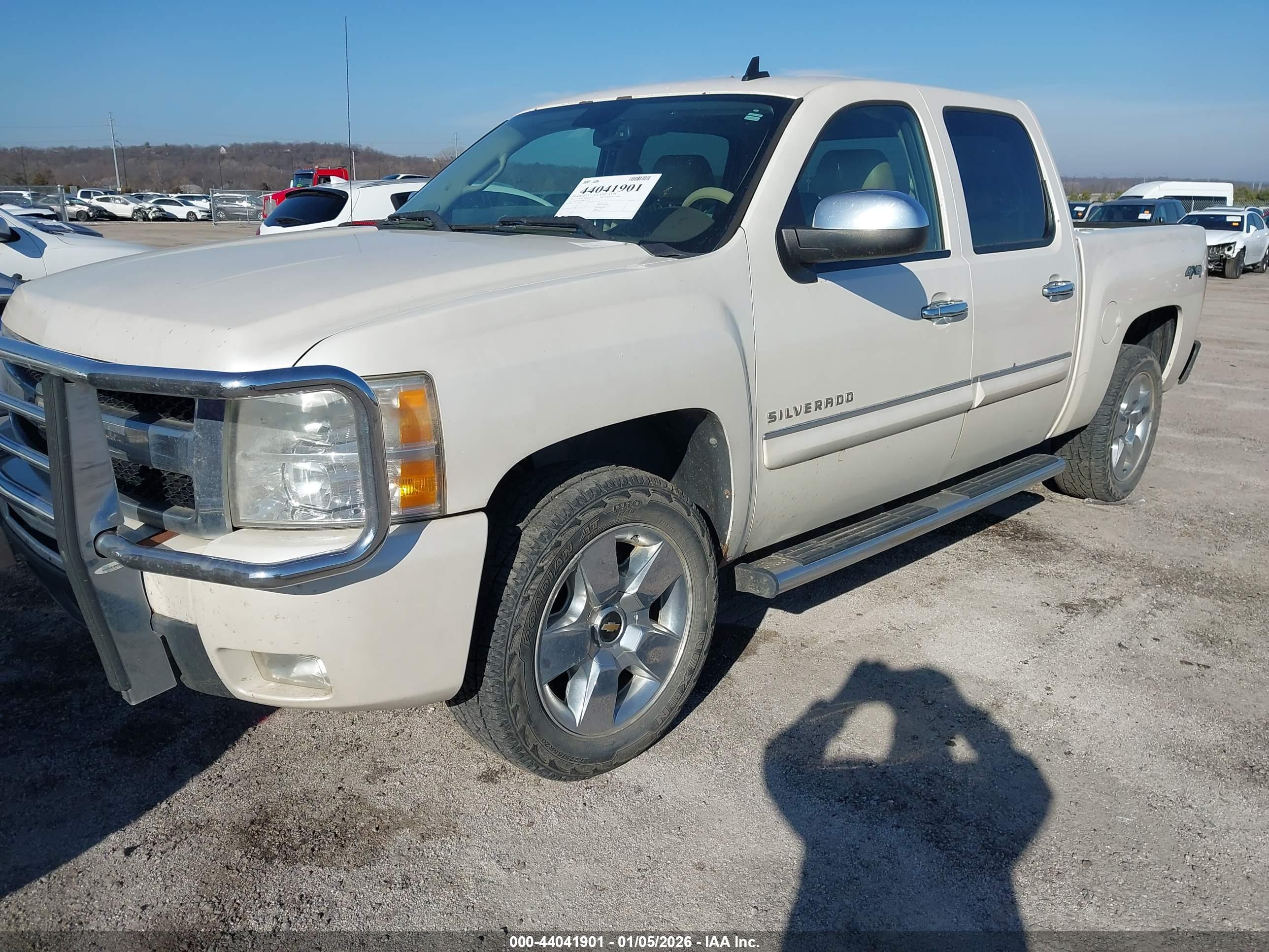 CHEVROLET SILVERADO image 2