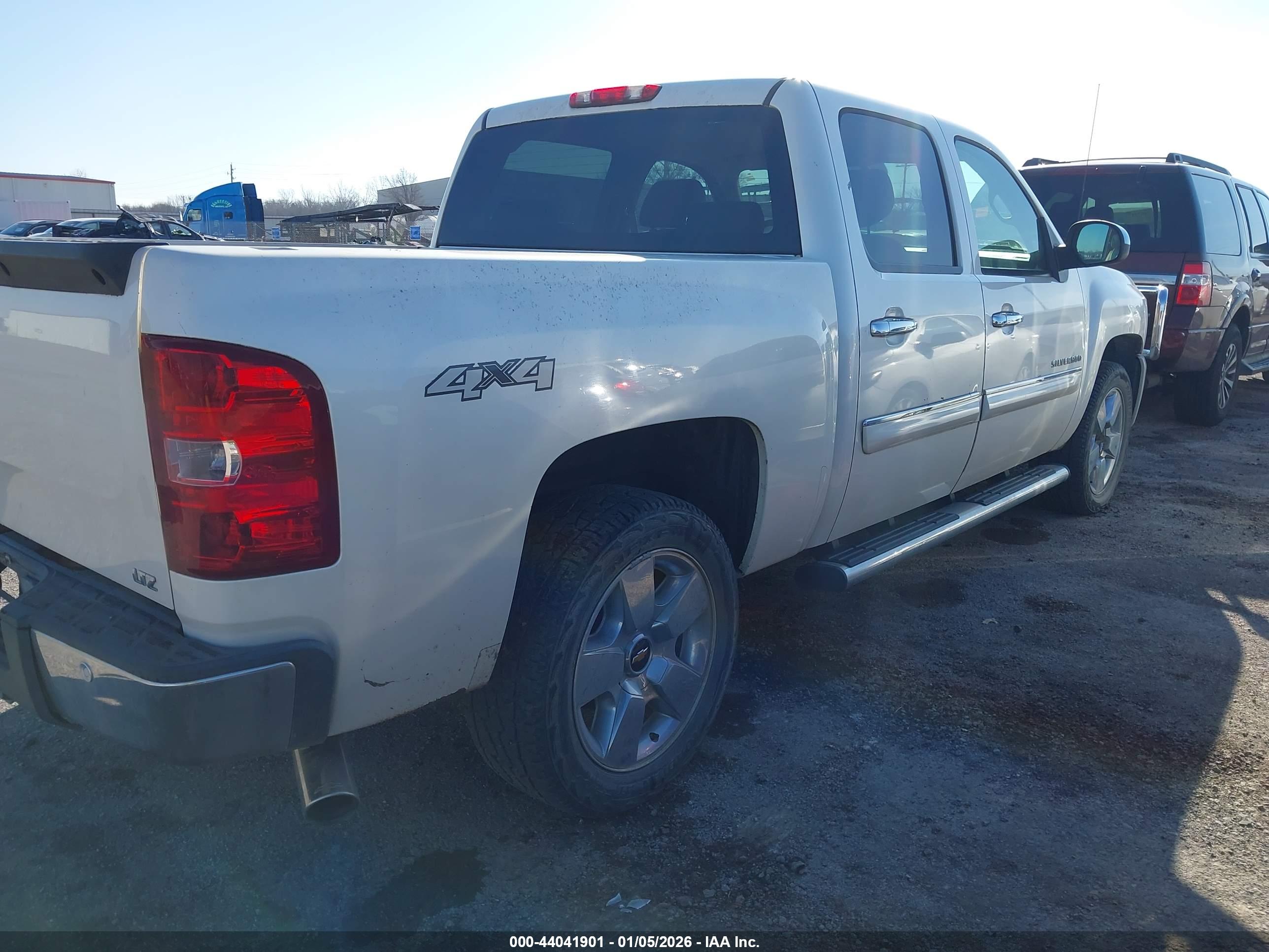 CHEVROLET SILVERADO image 4