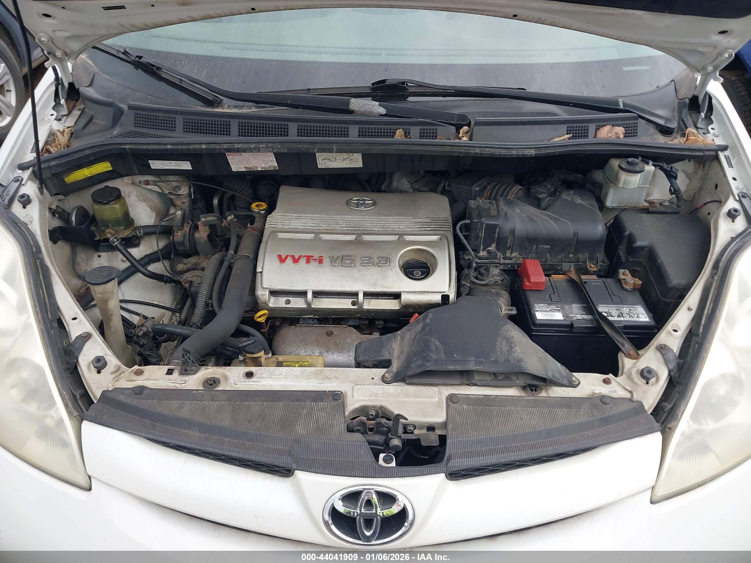 TOYOTA SIENNA image 10