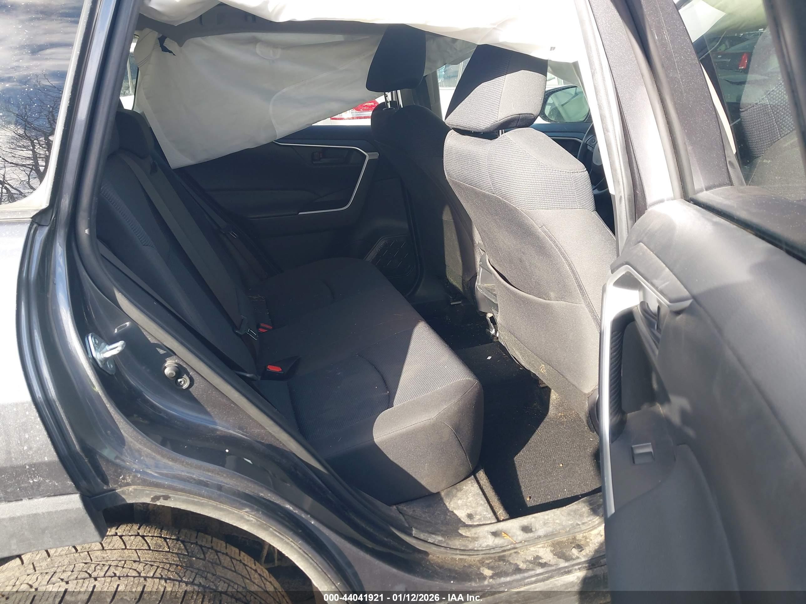 TOYOTA RAV4 image 8