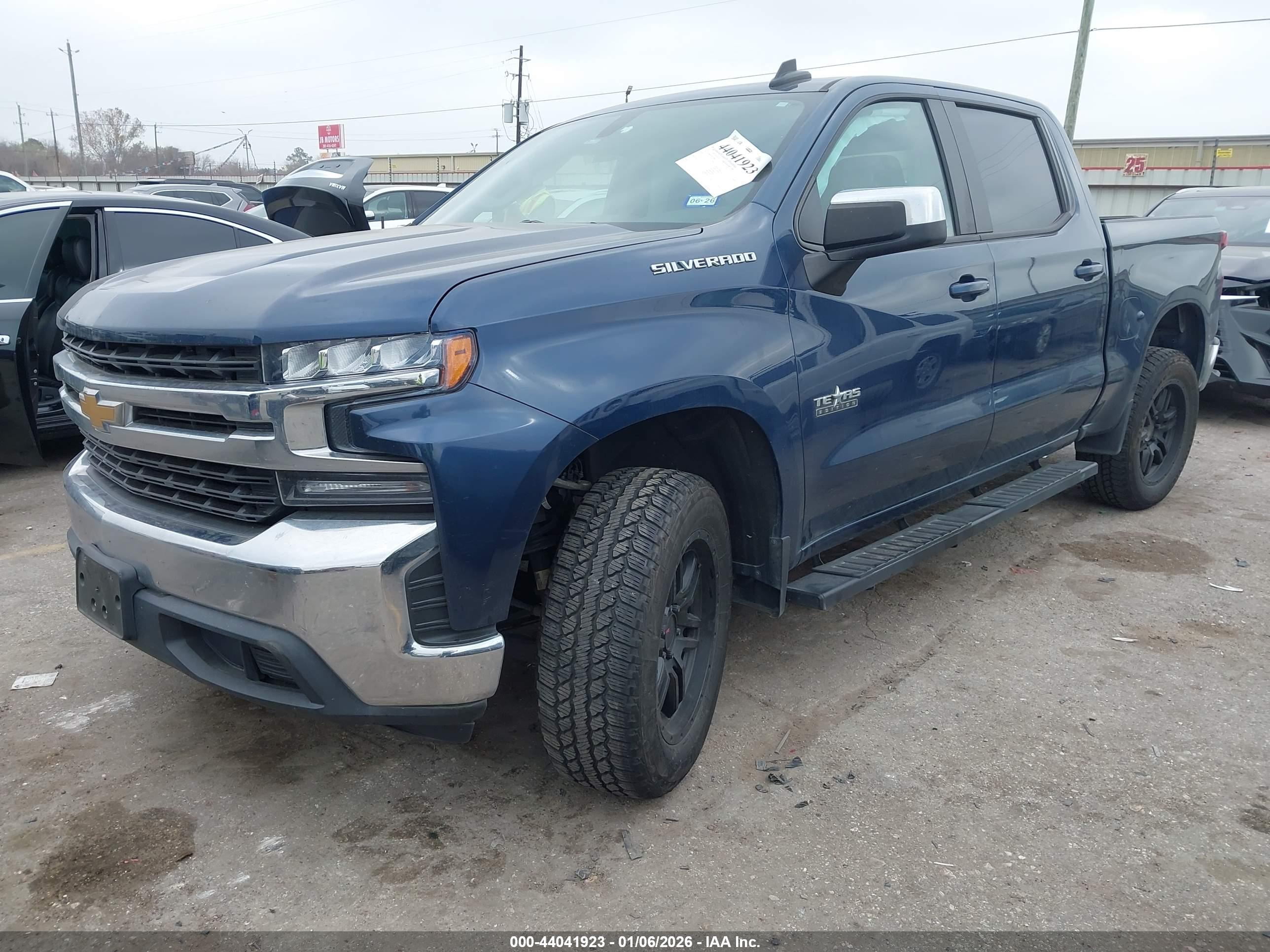 CHEVROLET SILVERADO image 2