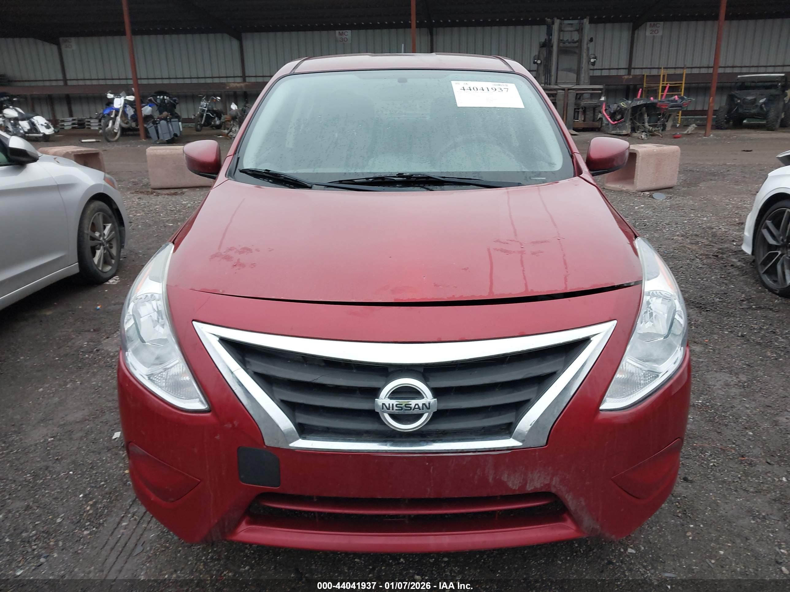 NISSAN VERSA image 6