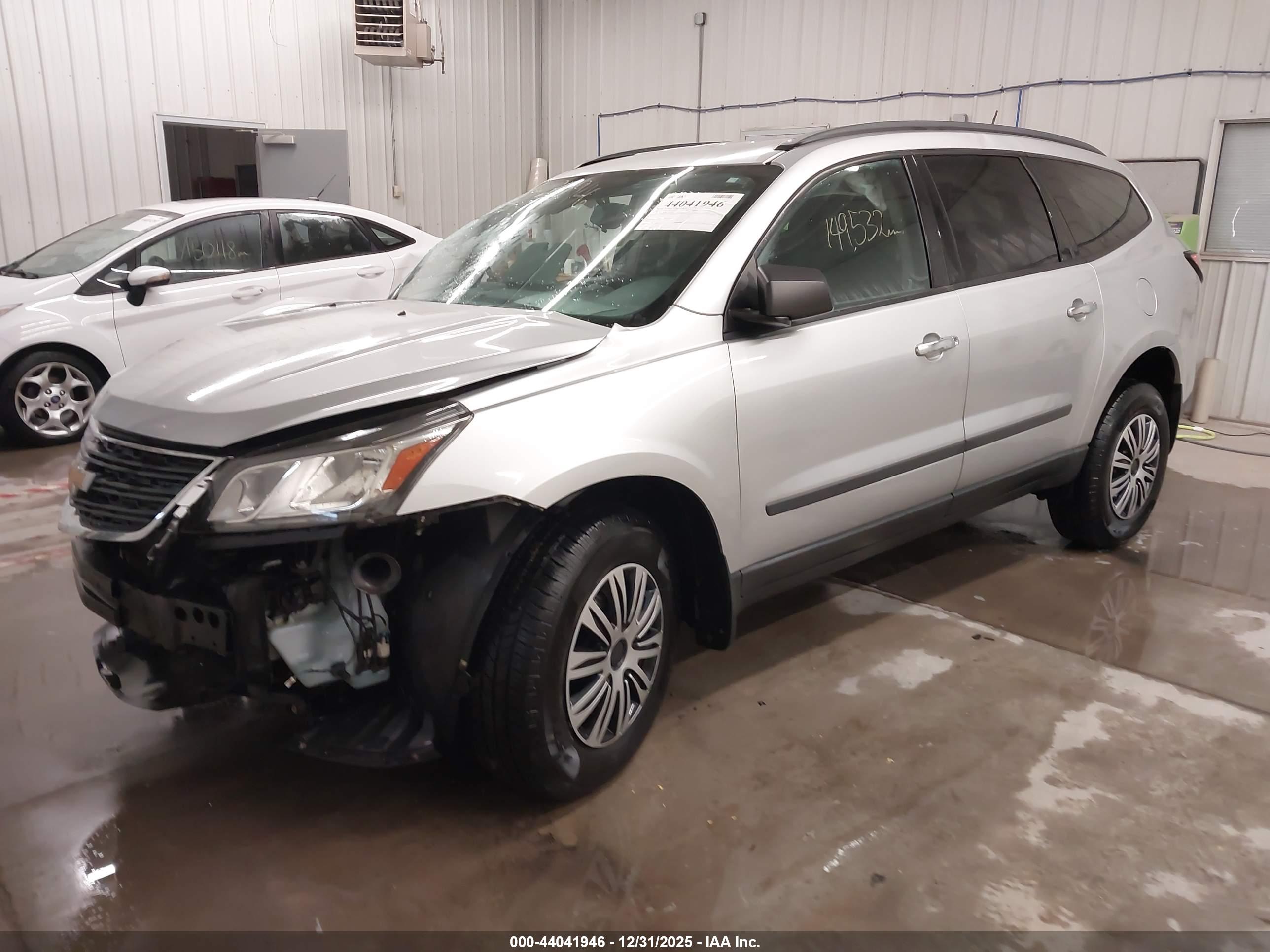 CHEVROLET TRAVERSE image 2