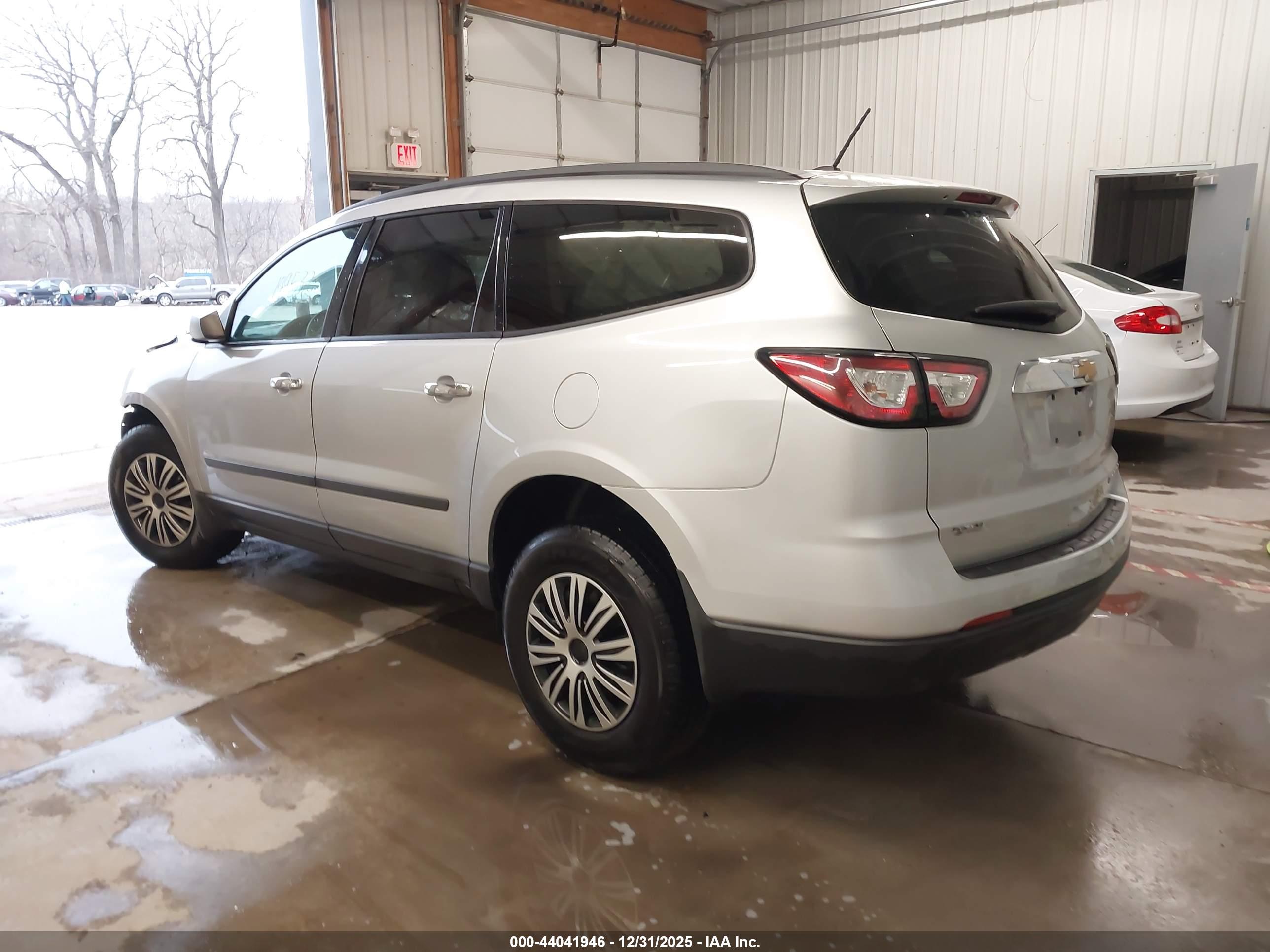 CHEVROLET TRAVERSE image 3