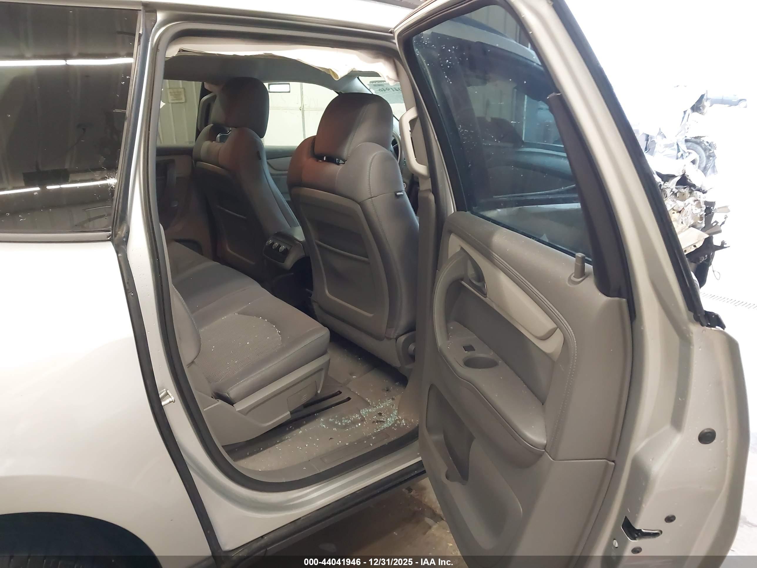 CHEVROLET TRAVERSE image 8