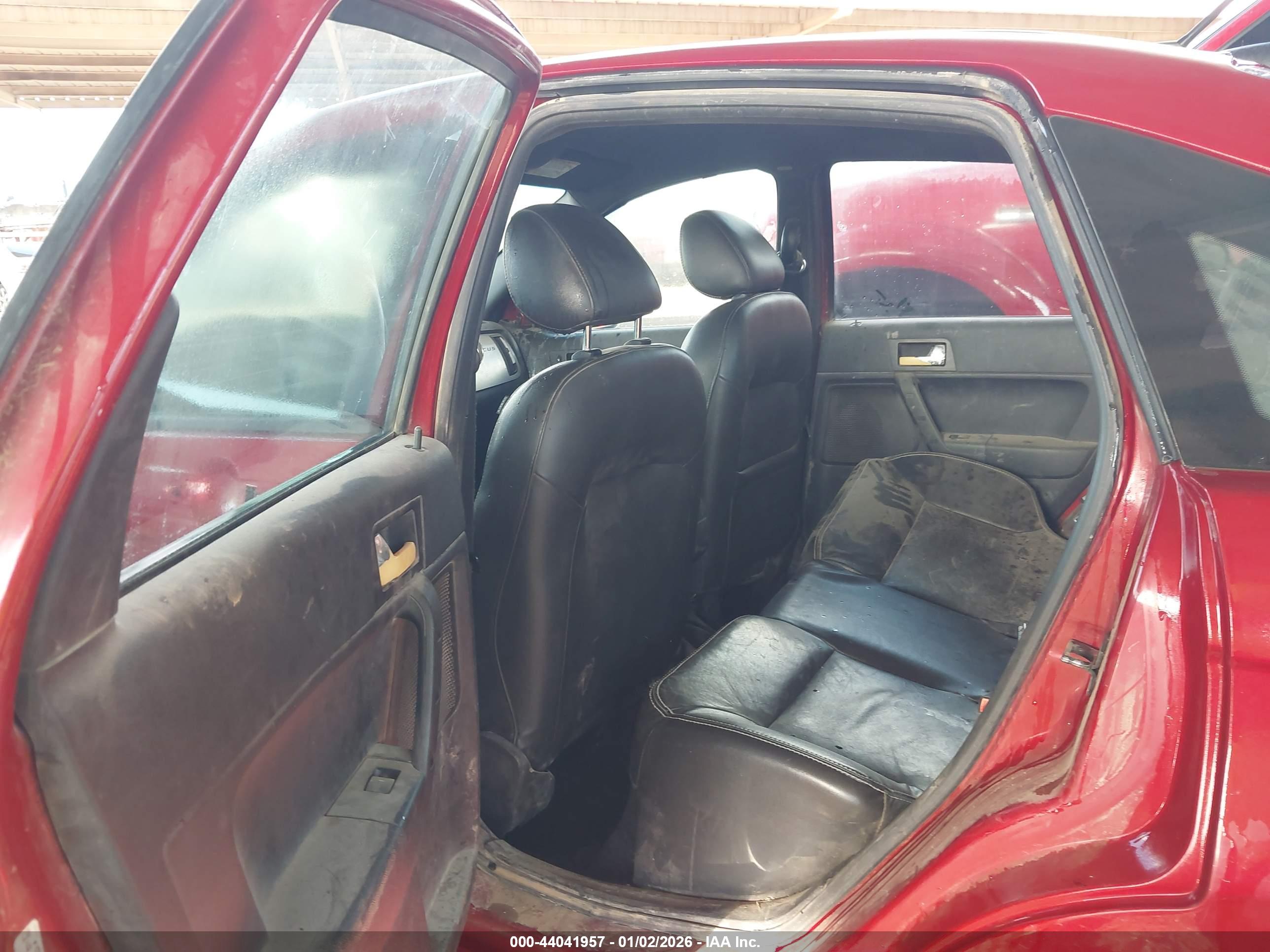 FORD FOCUS image 8