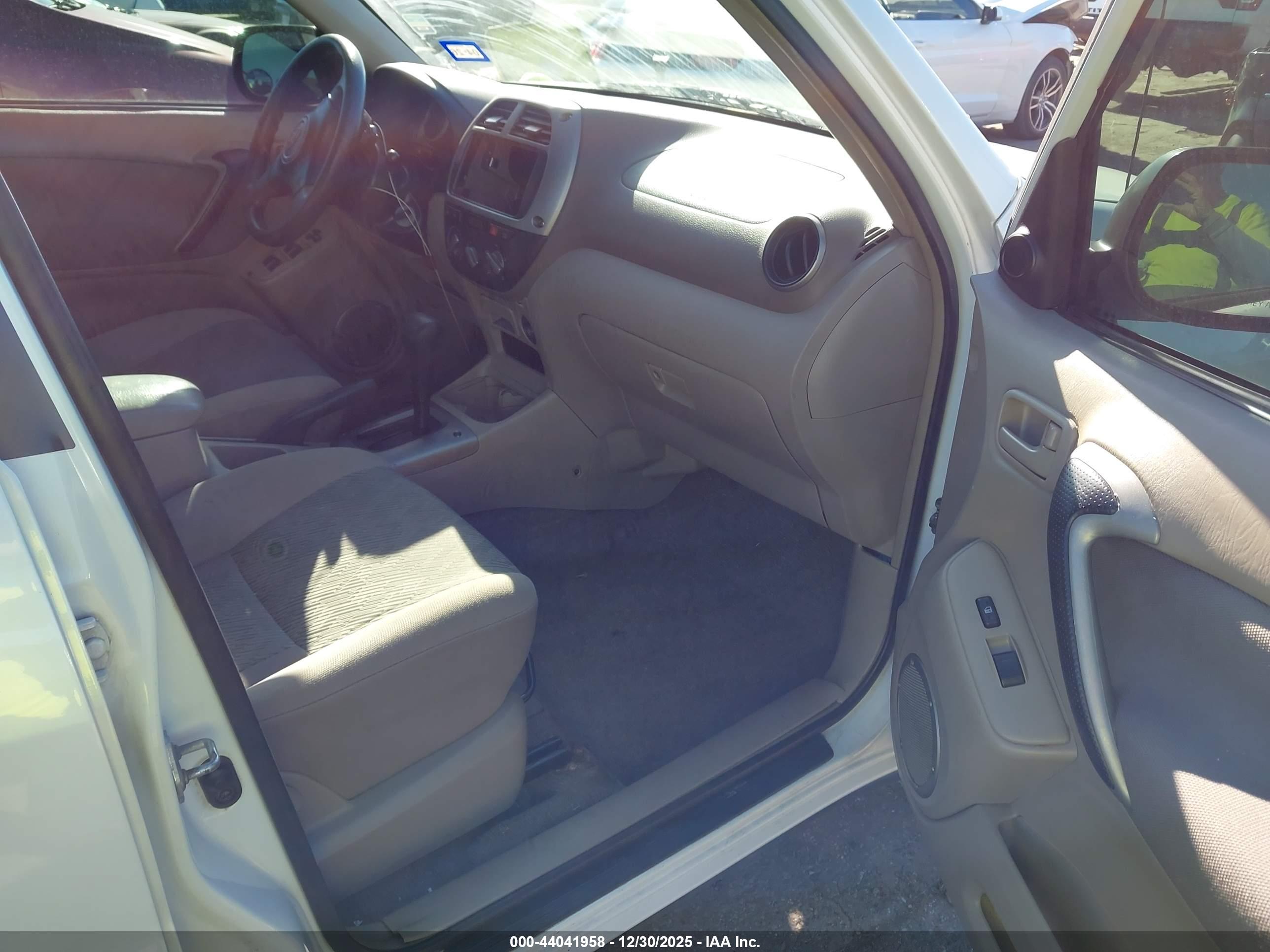 TOYOTA RAV4 image 5
