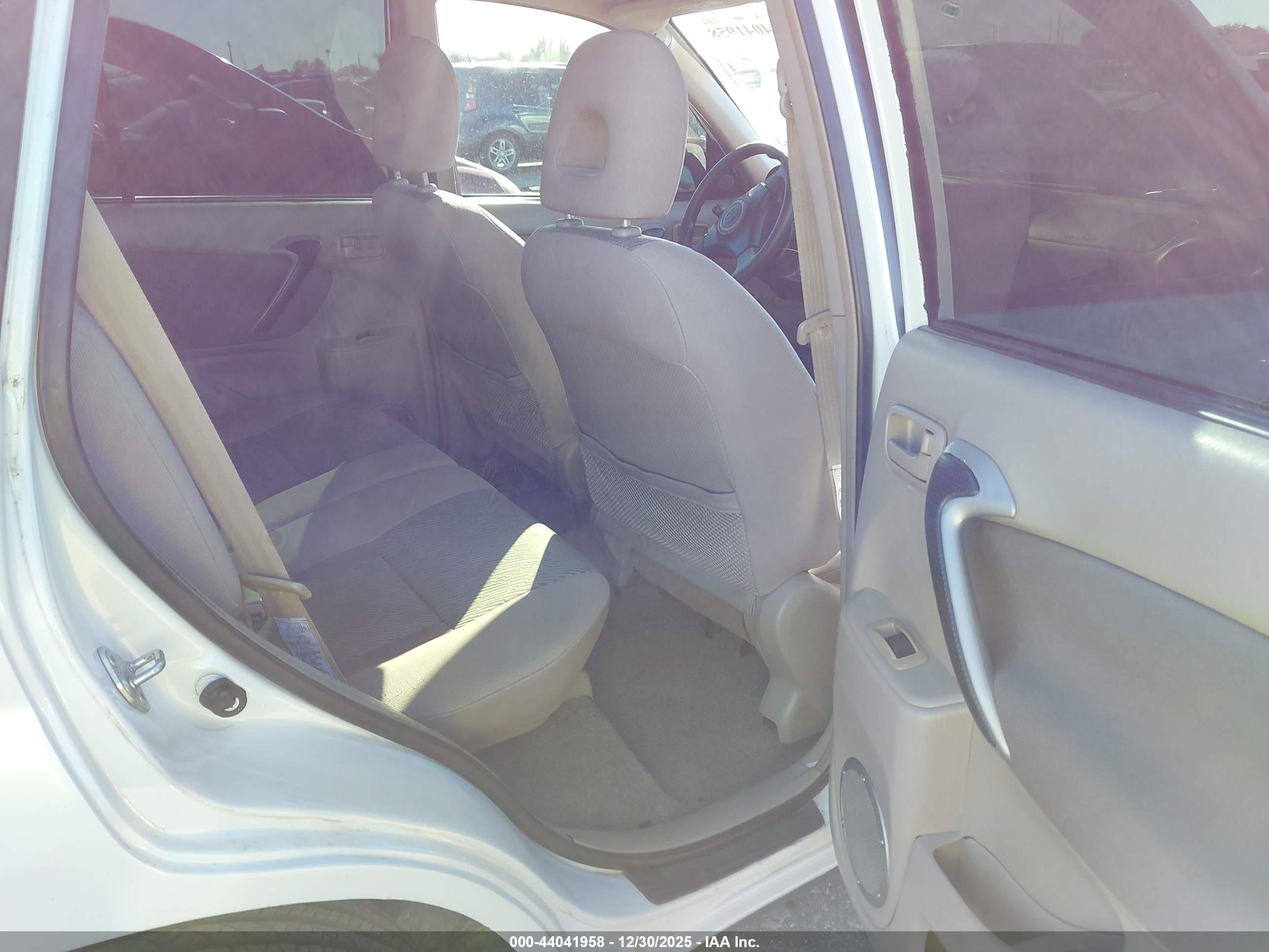 TOYOTA RAV4 image 8