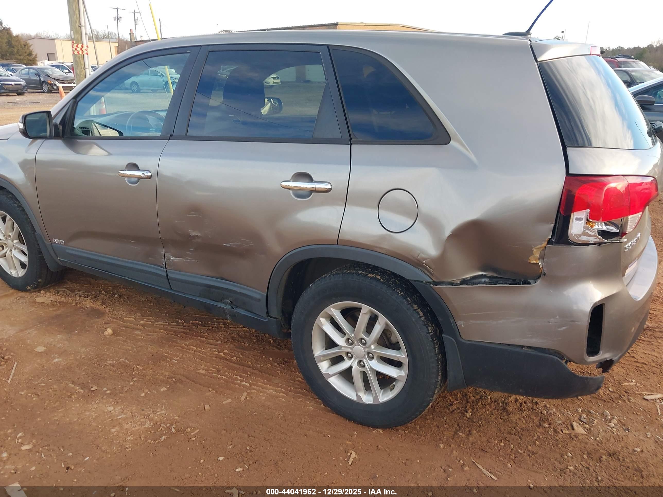 KIA SORENTO image 6