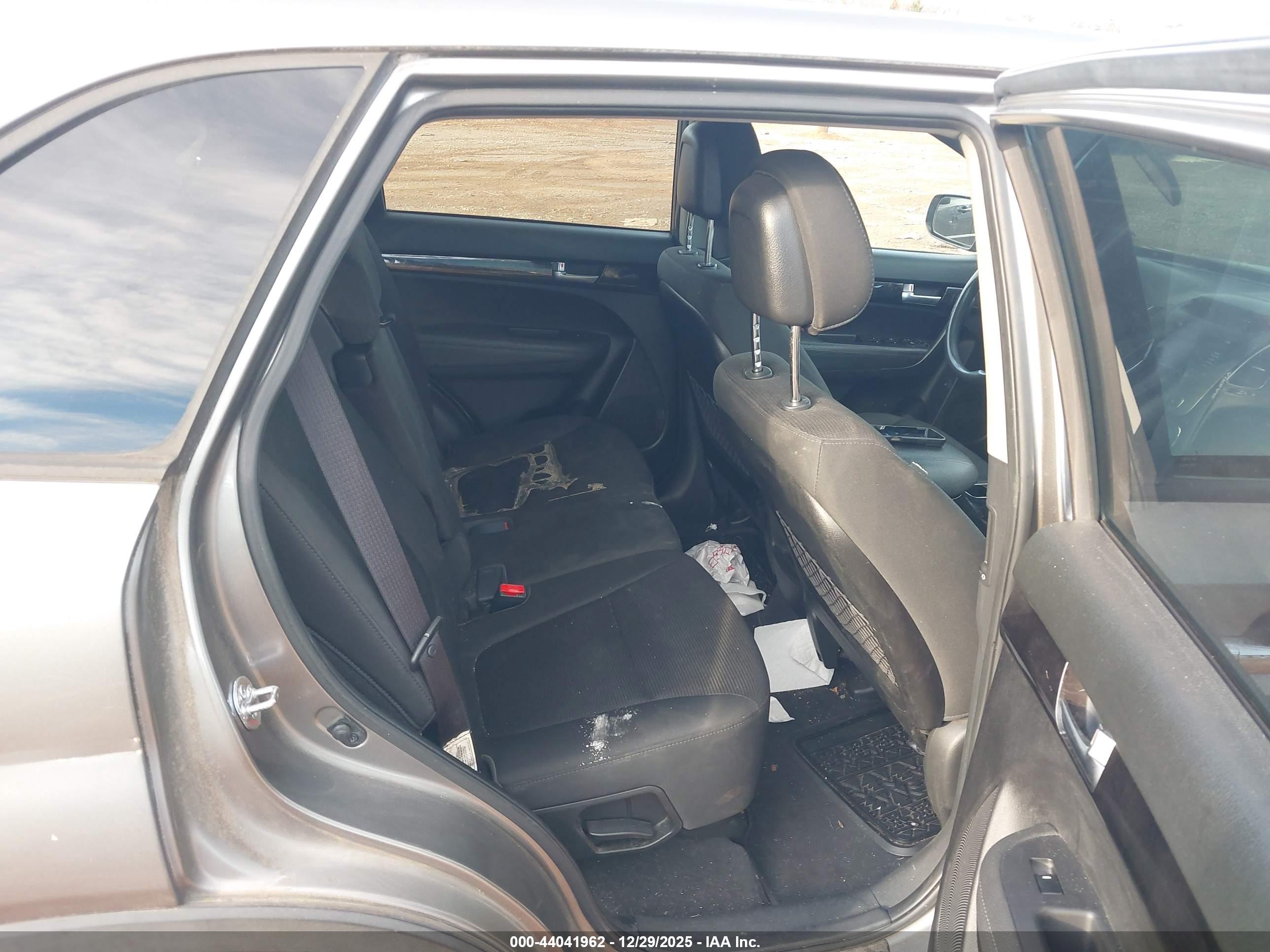 KIA SORENTO image 8