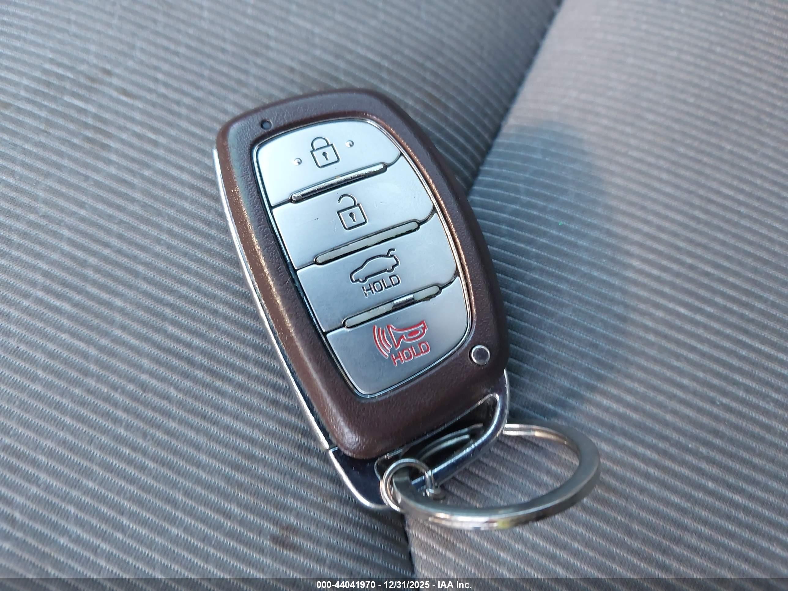 HYUNDAI ELANTRA image 11