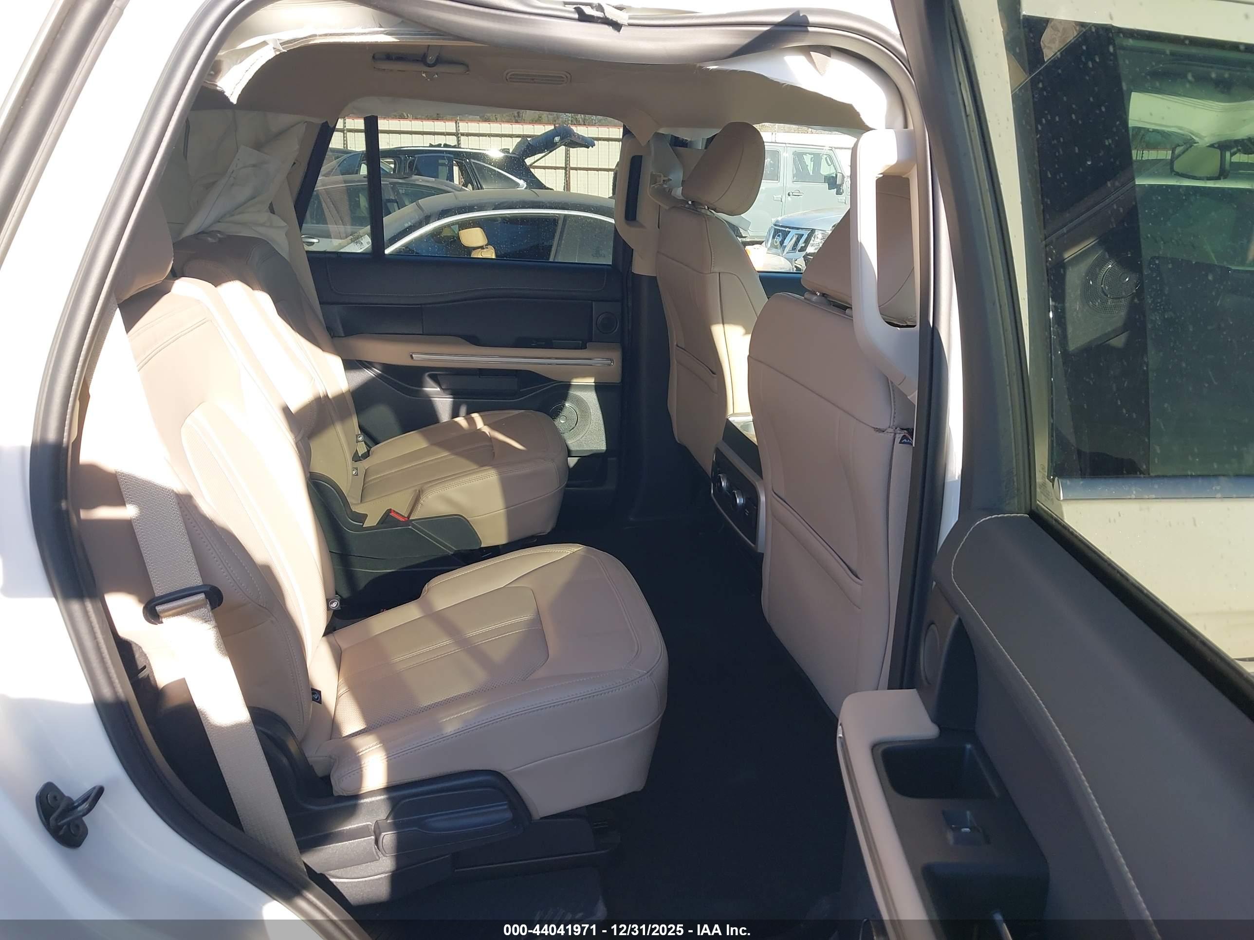 FORD EXPEDITION image 8