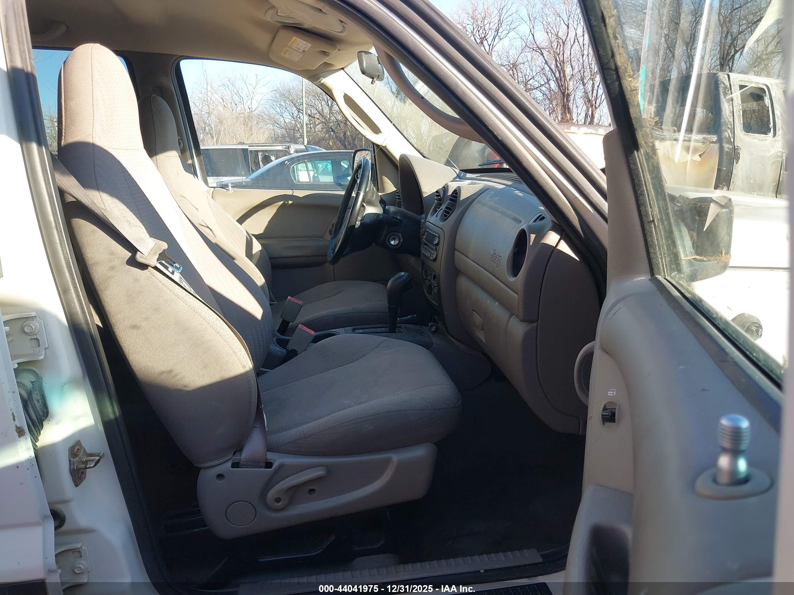 JEEP LIBERTY image 5