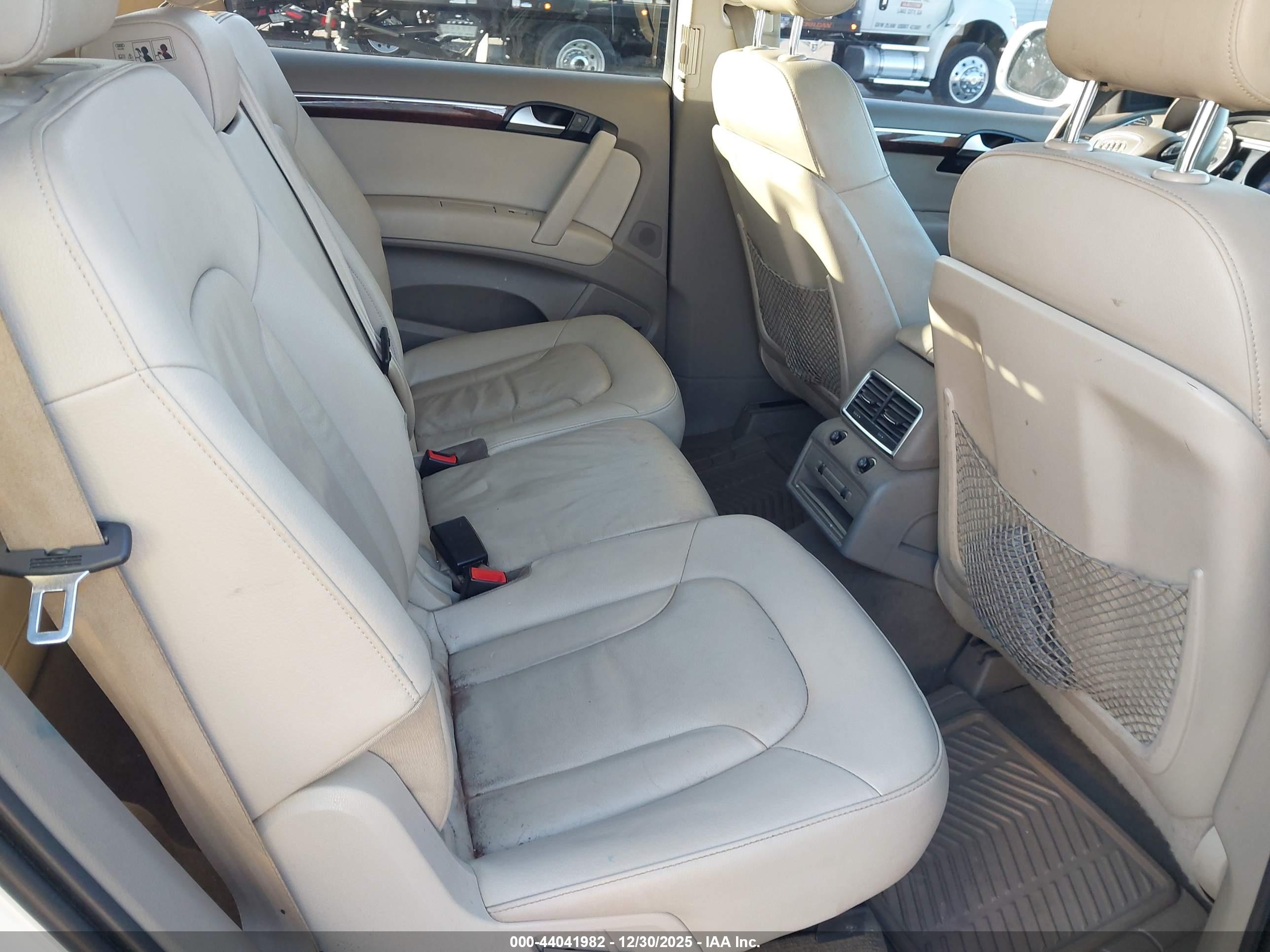 AUDI Q7 image 8
