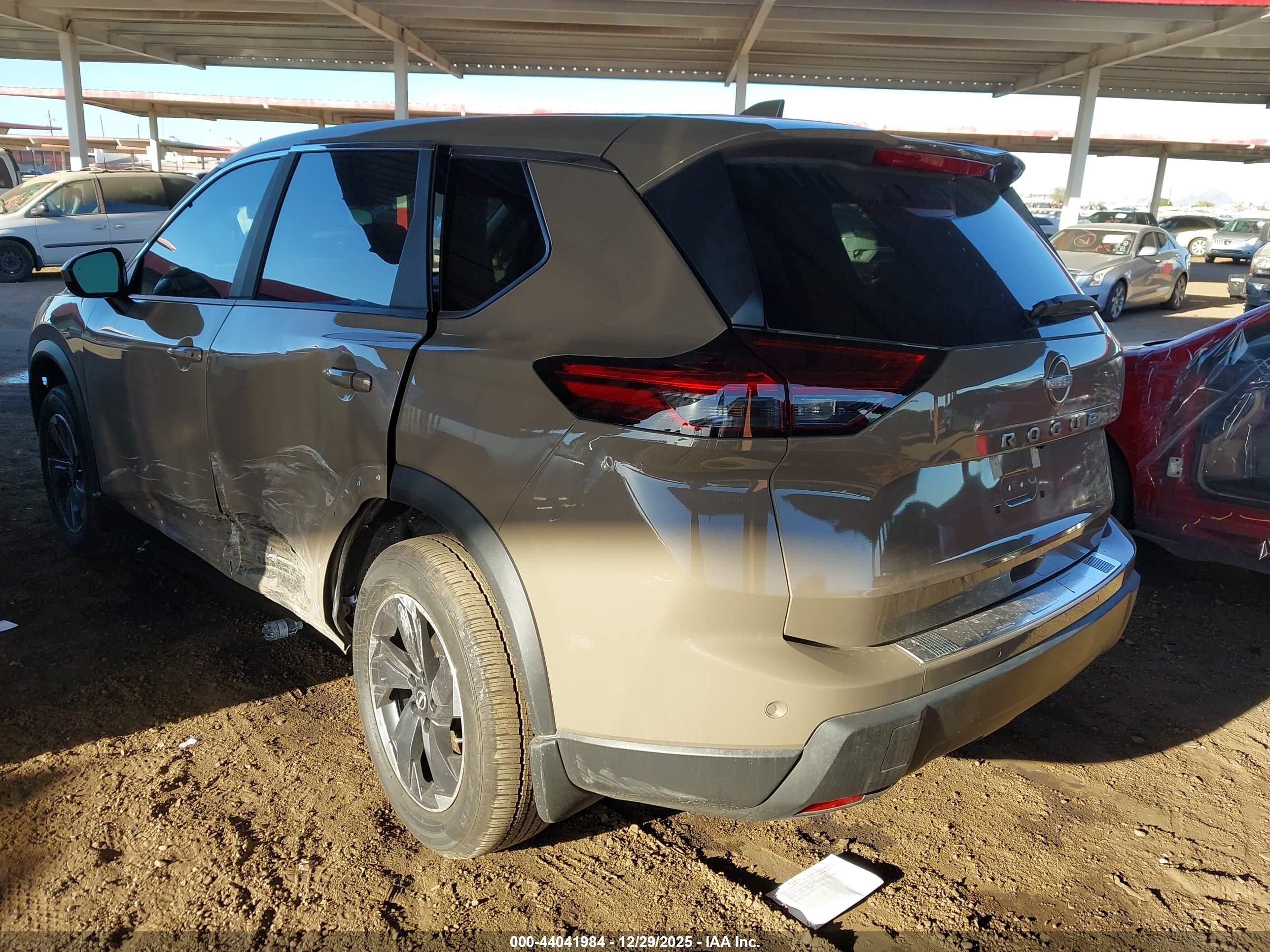 NISSAN ROGUE image 3