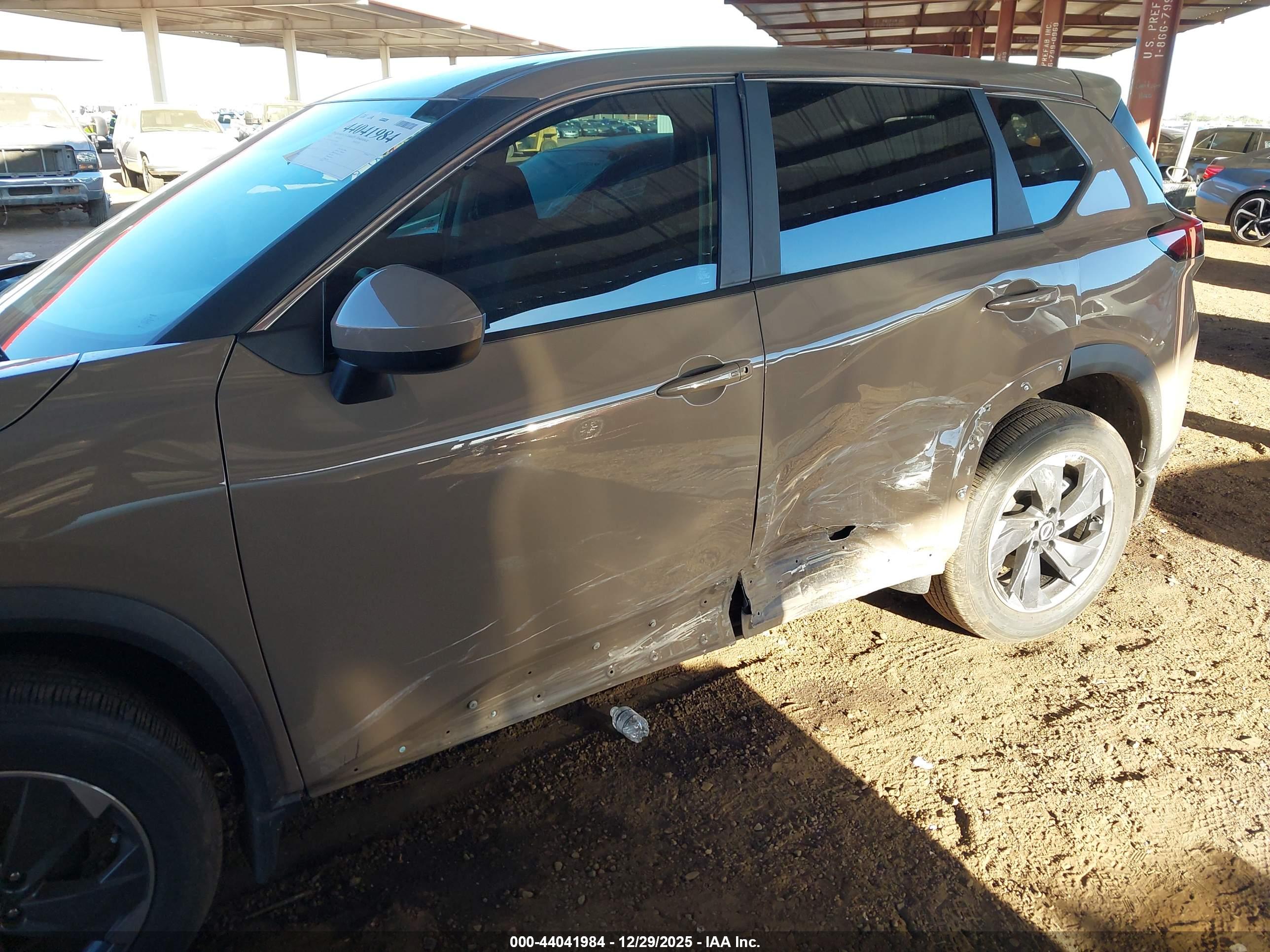 NISSAN ROGUE image 6