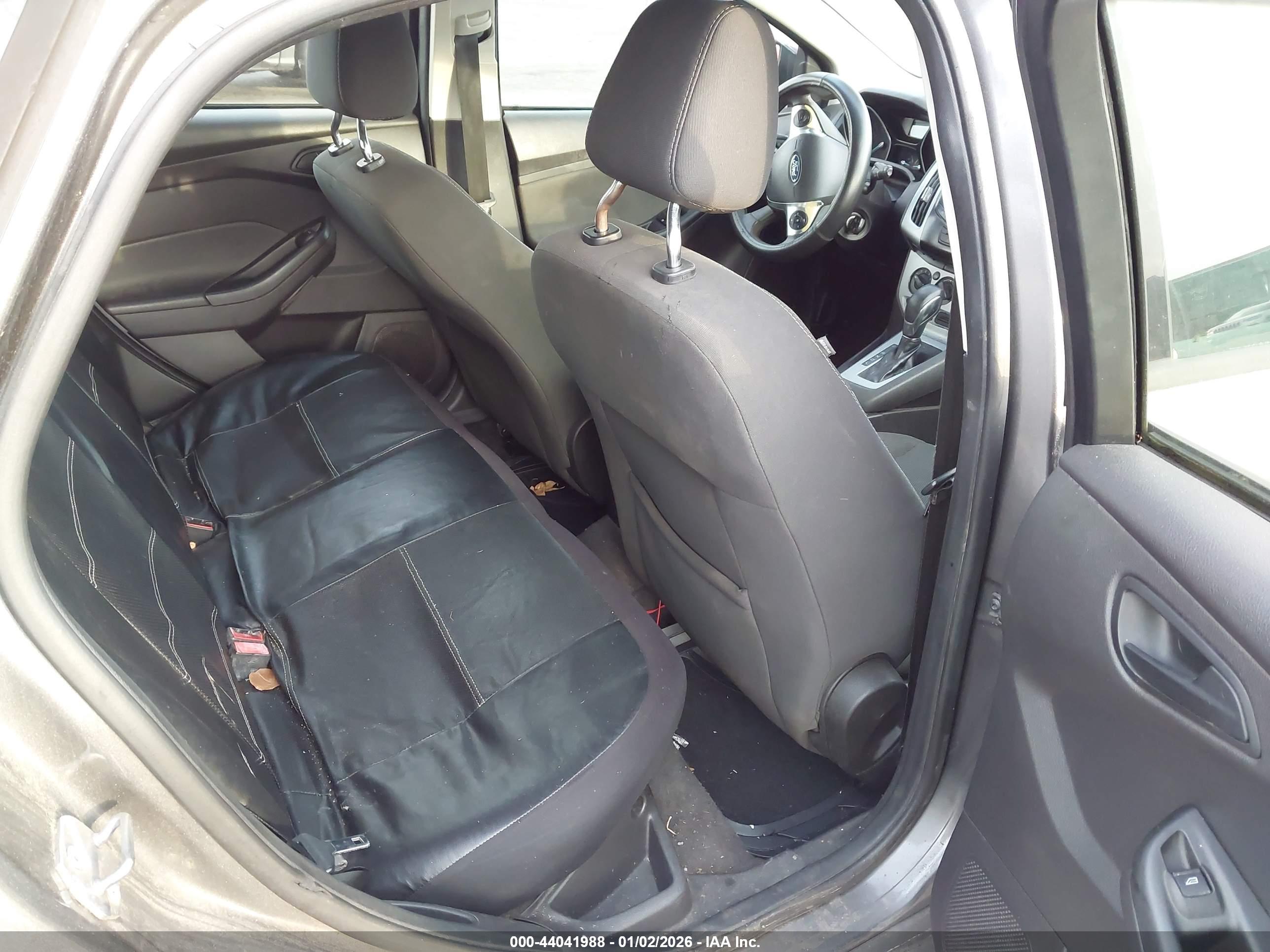 FORD FOCUS image 8